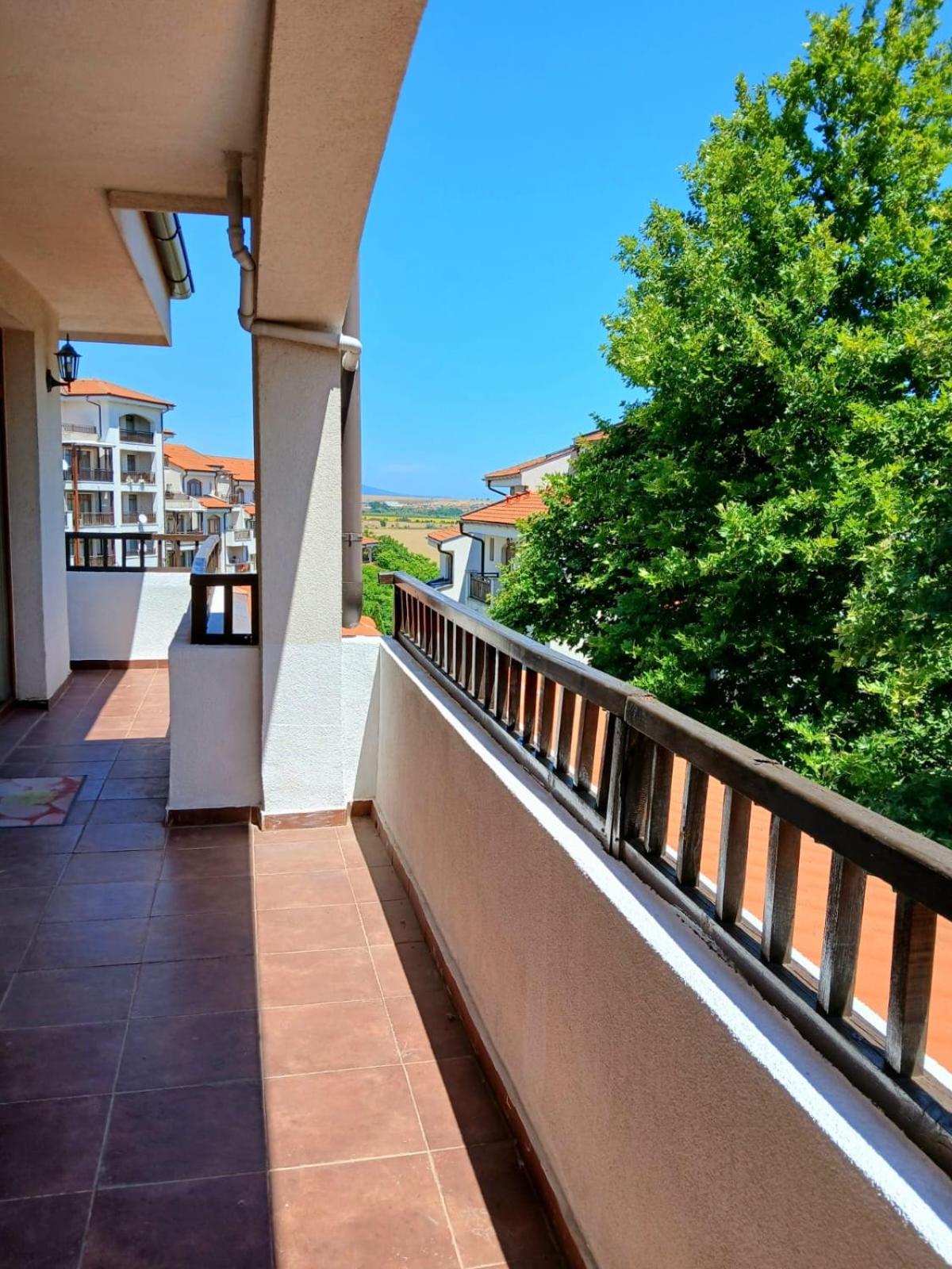 Scenic, 2 Bedroom Apt with Views