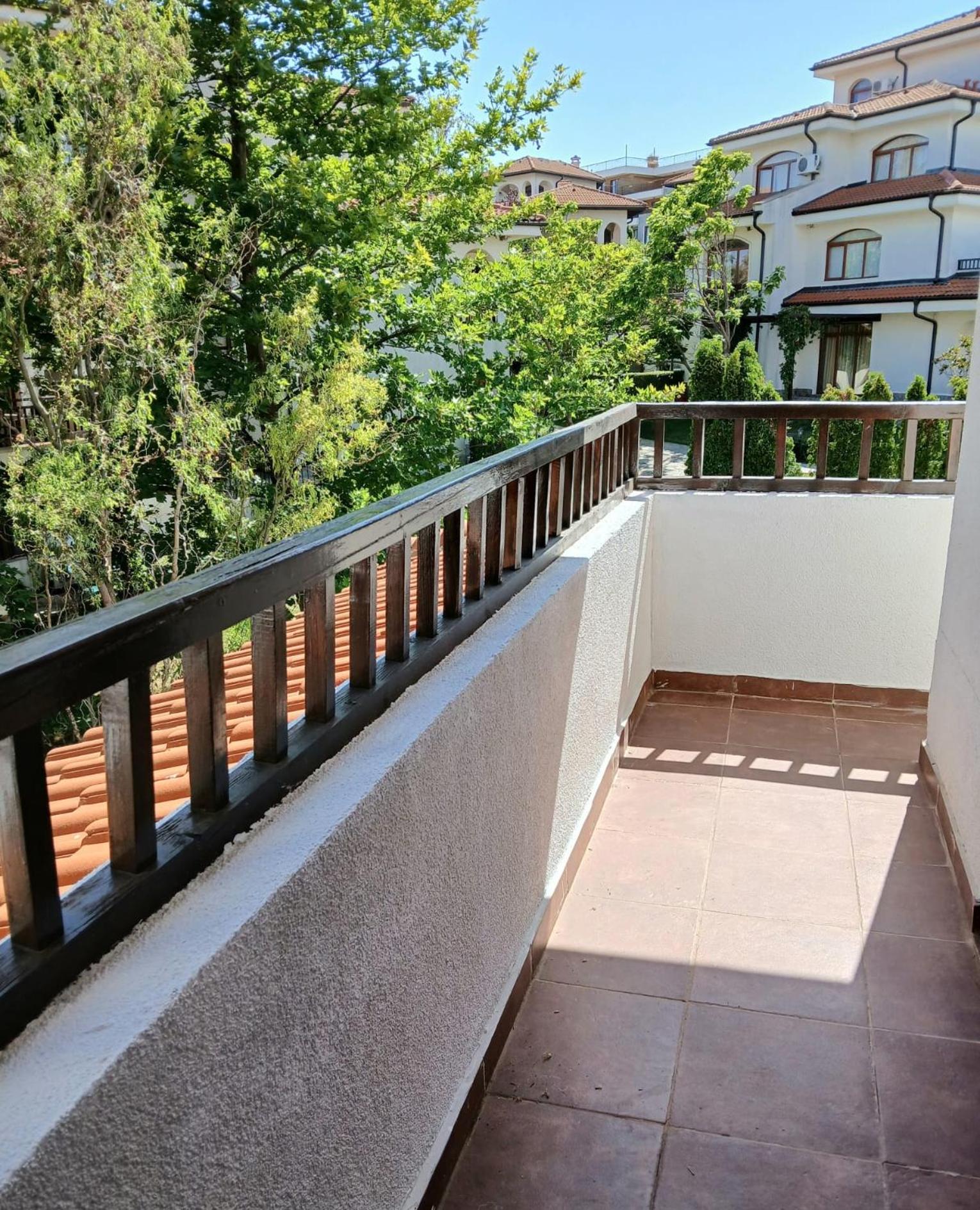 Scenic, 2 Bedroom Apt with Views