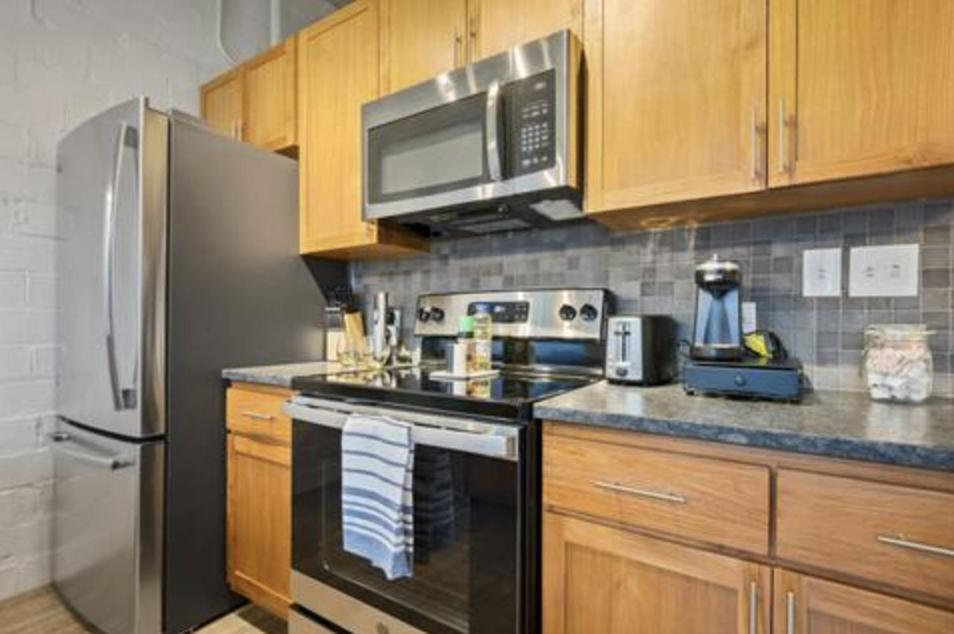2125 Superior Living