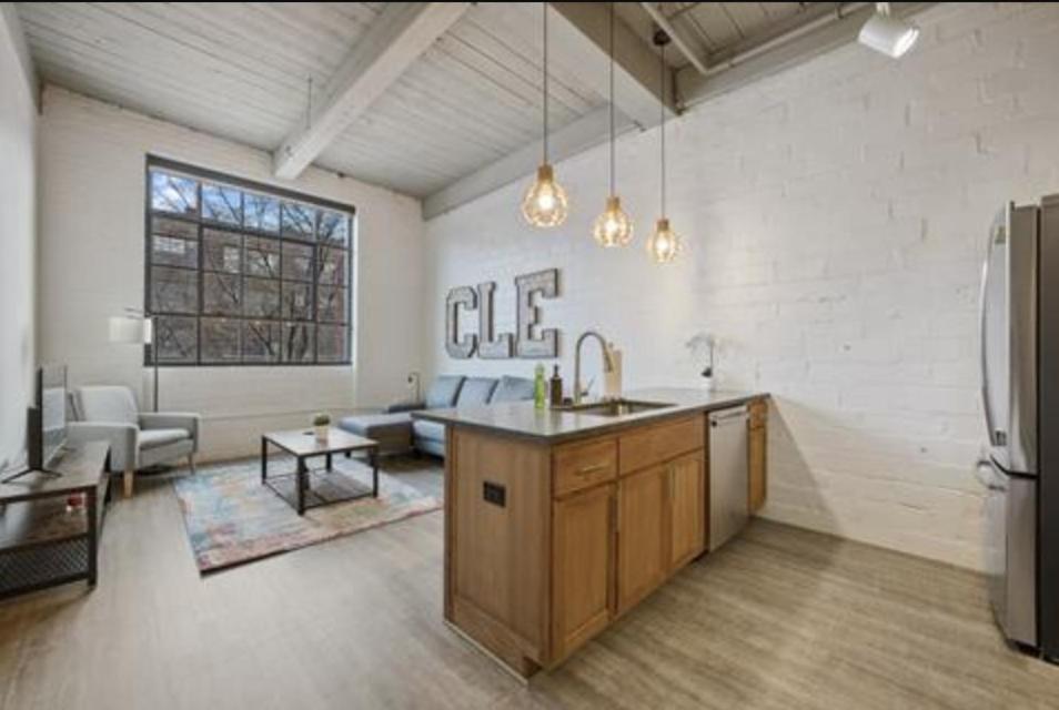2125 Superior Living