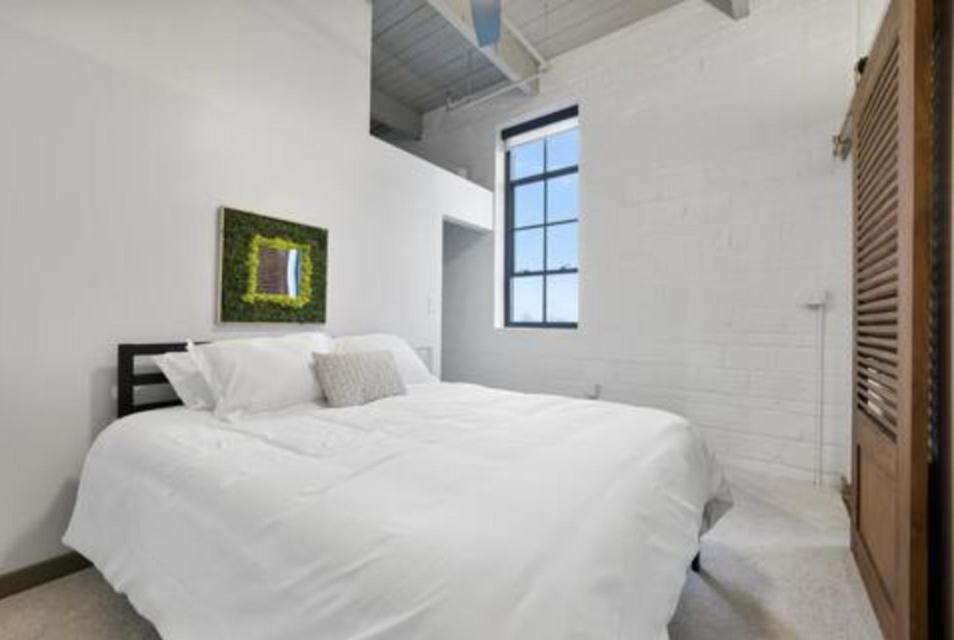 2125 Superior Living