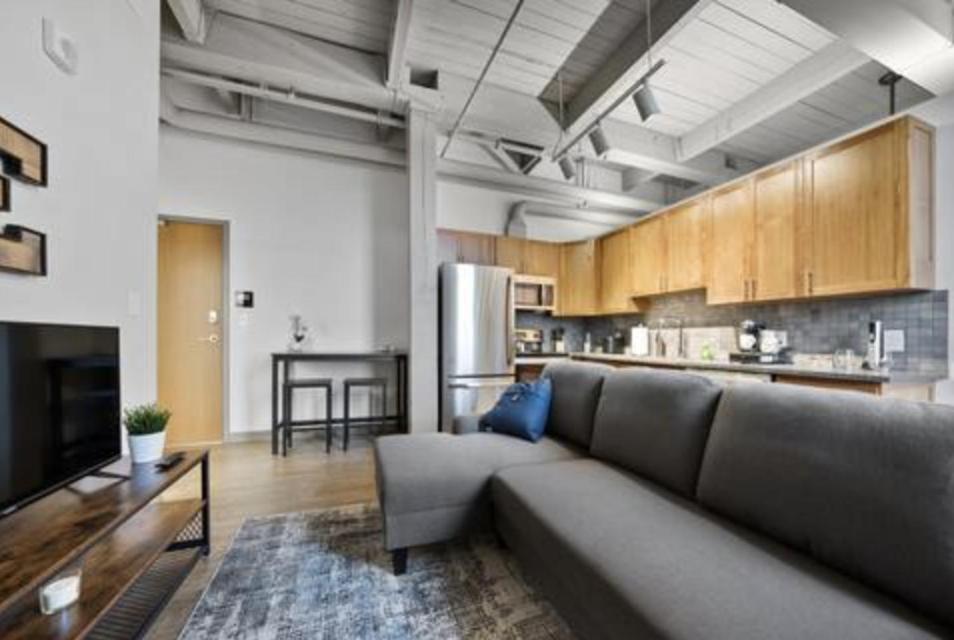 2125 Superior Living