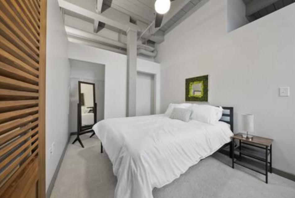 2125 Superior Living