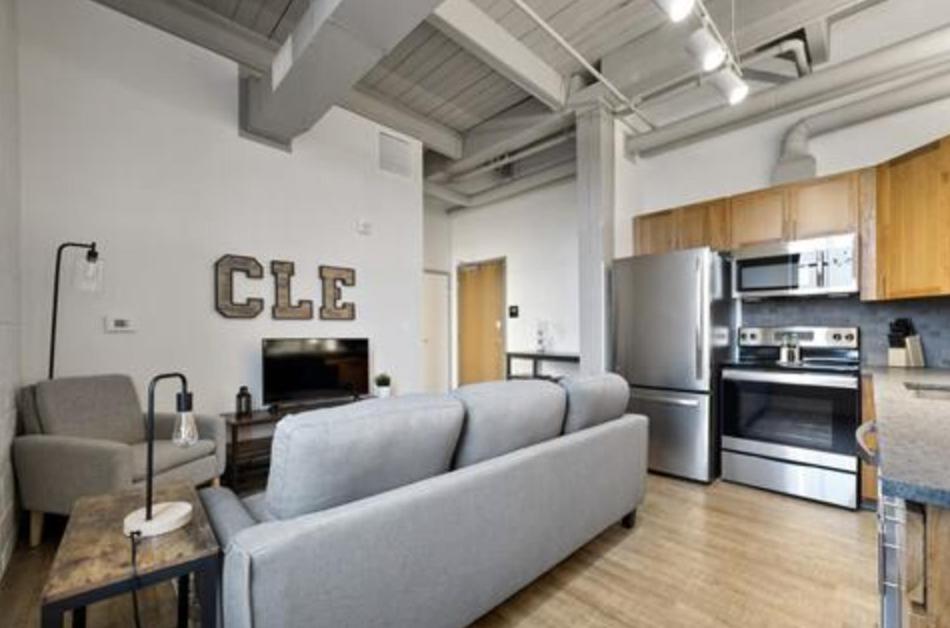 2125 Superior Living