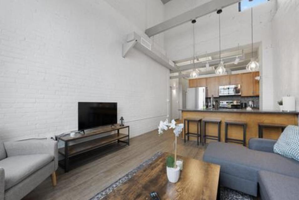 2125 Superior Living