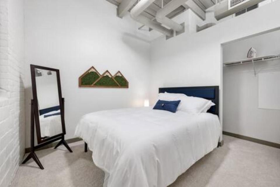 2125 Superior Living