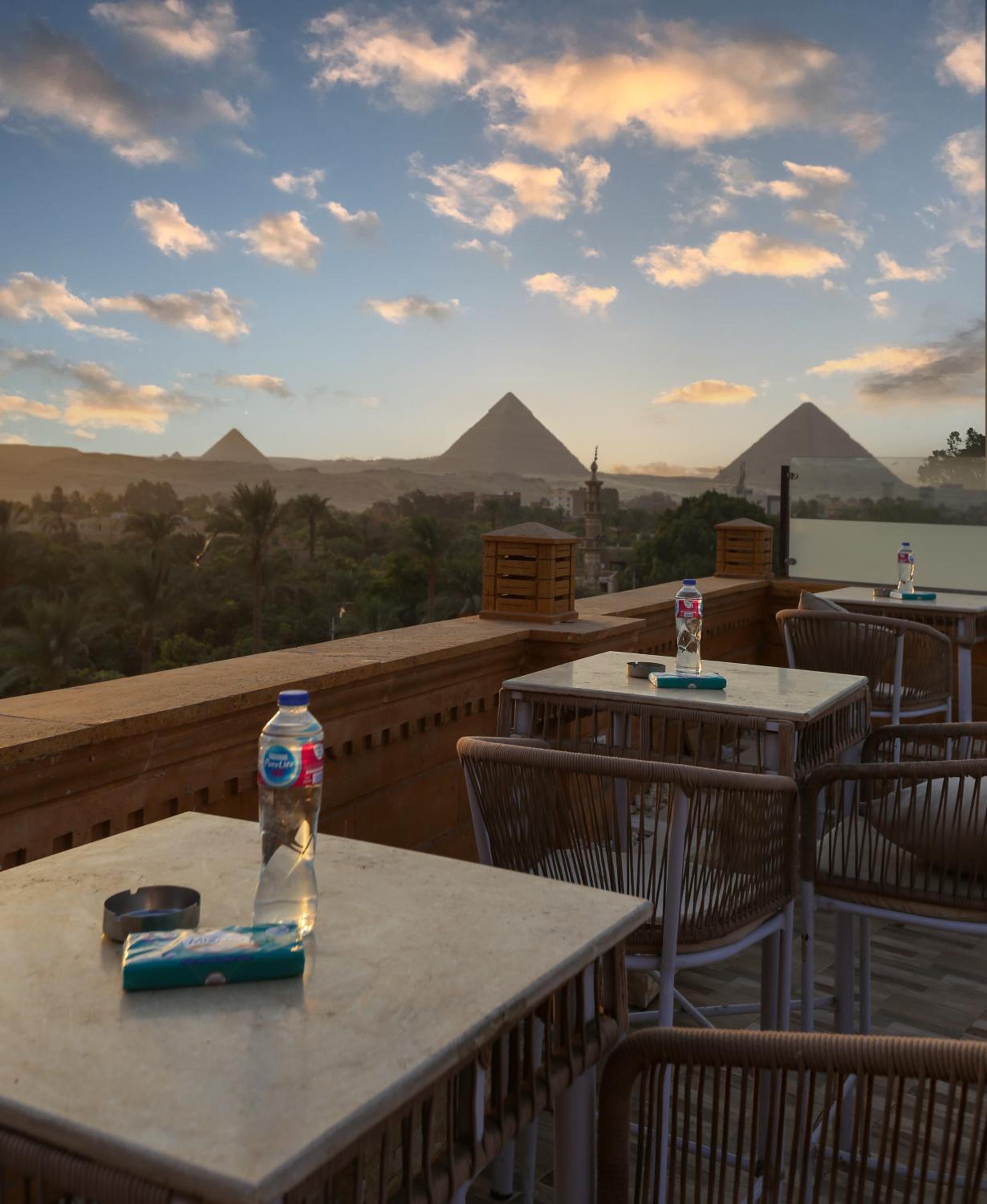 Taj Pyramids inn - Pyramids View Rooftop