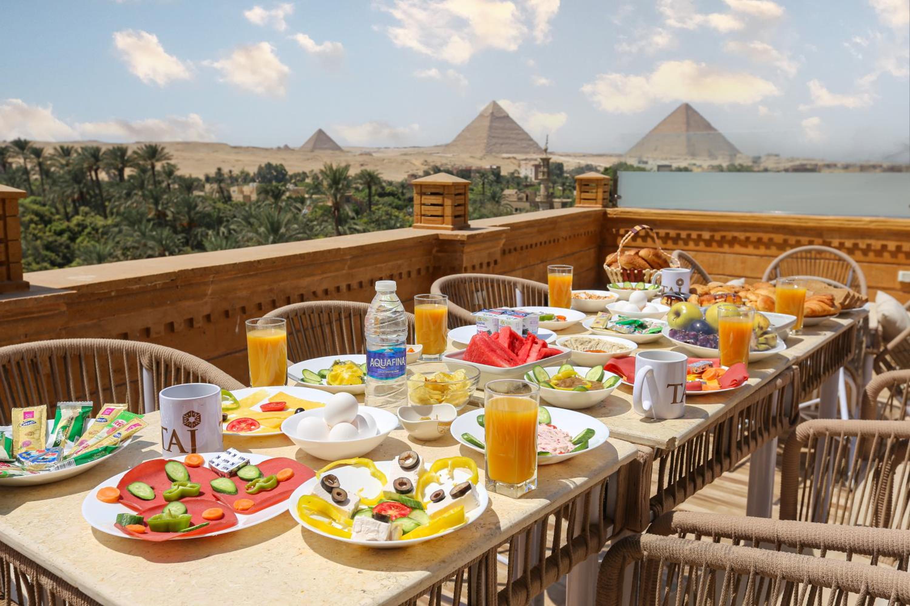 Taj Pyramids inn - Pyramids View Rooftop
