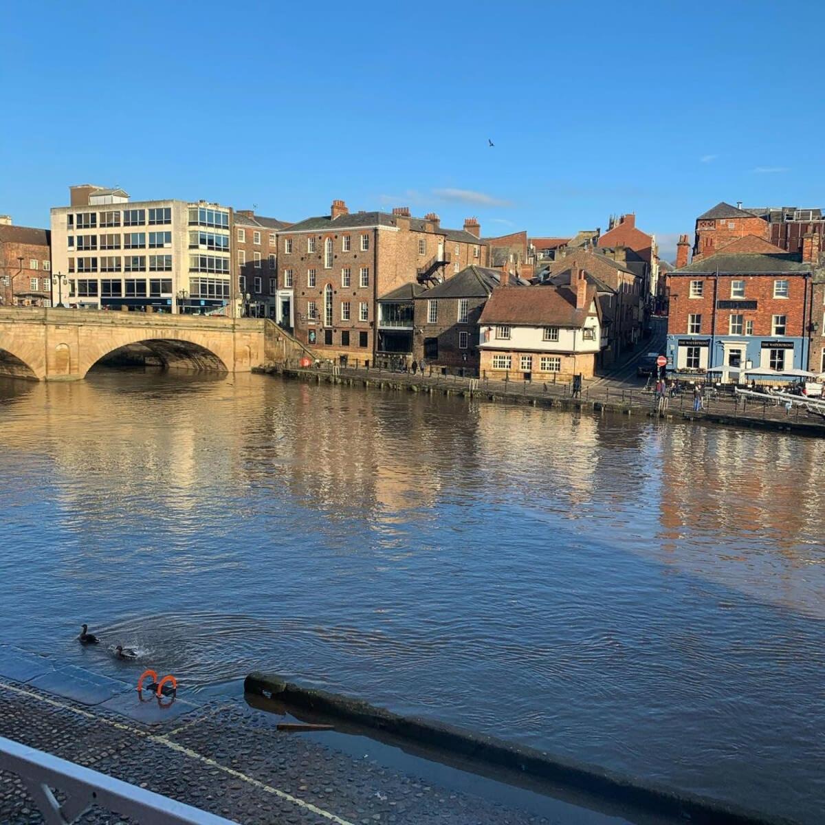 Luxury Apartment Woodsmill View - on the river - with balcony - Recently refurbished photo 5