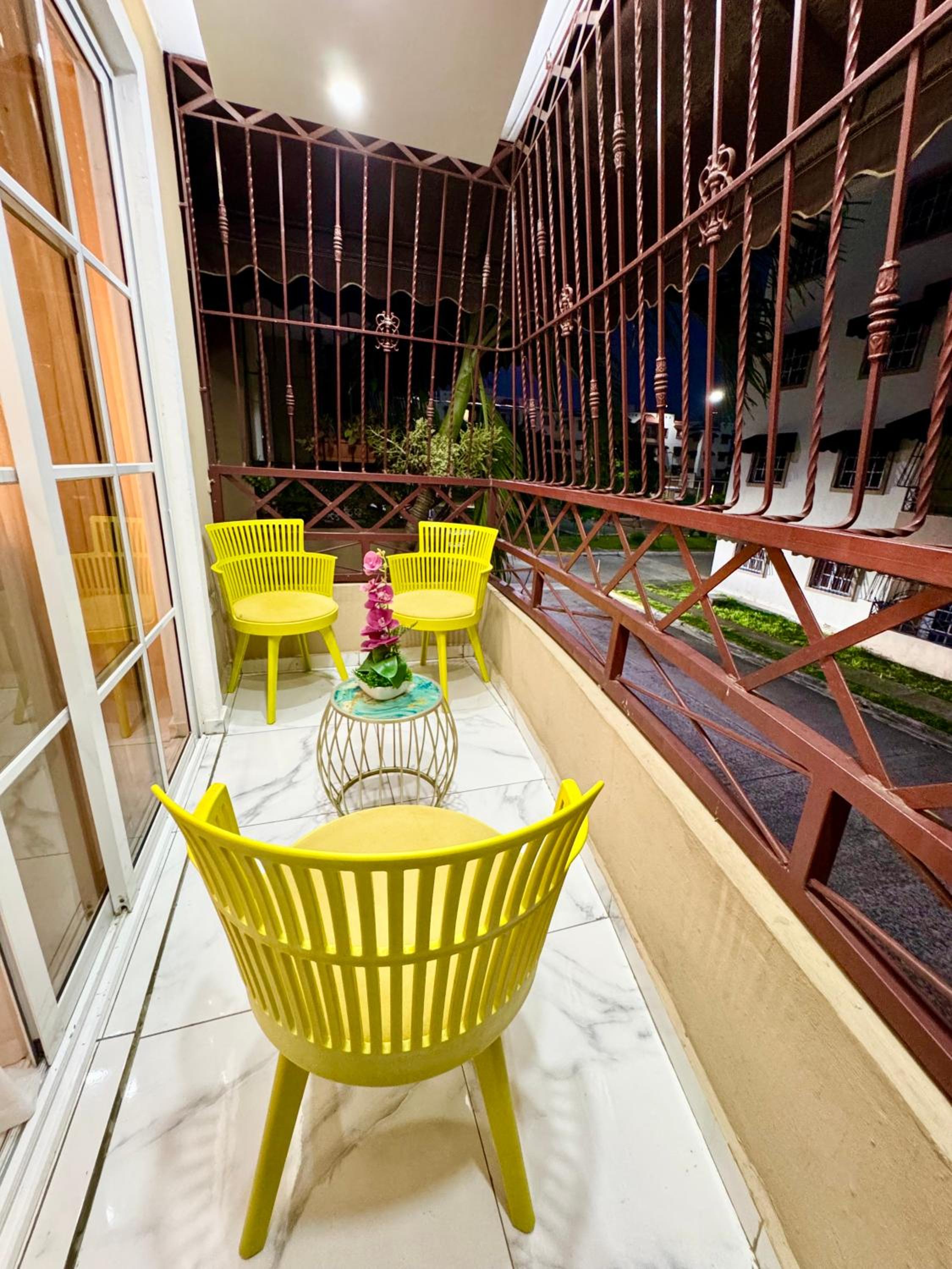 Cozy Apartment with Balcony