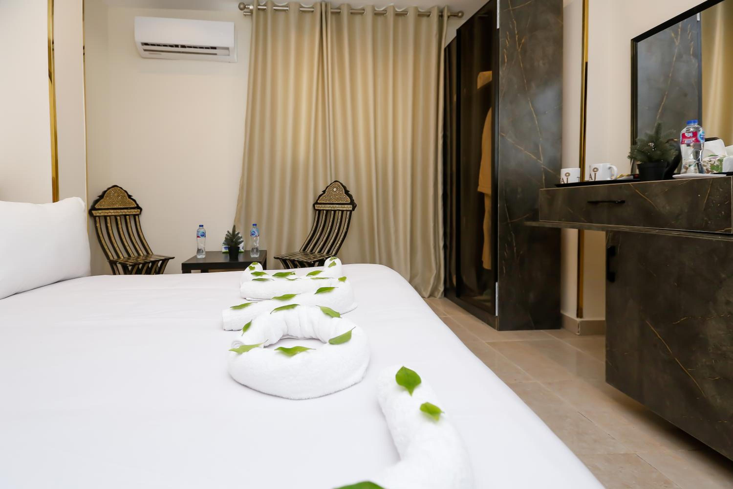 Taj Pyramids inn - Pyramids View Rooftop