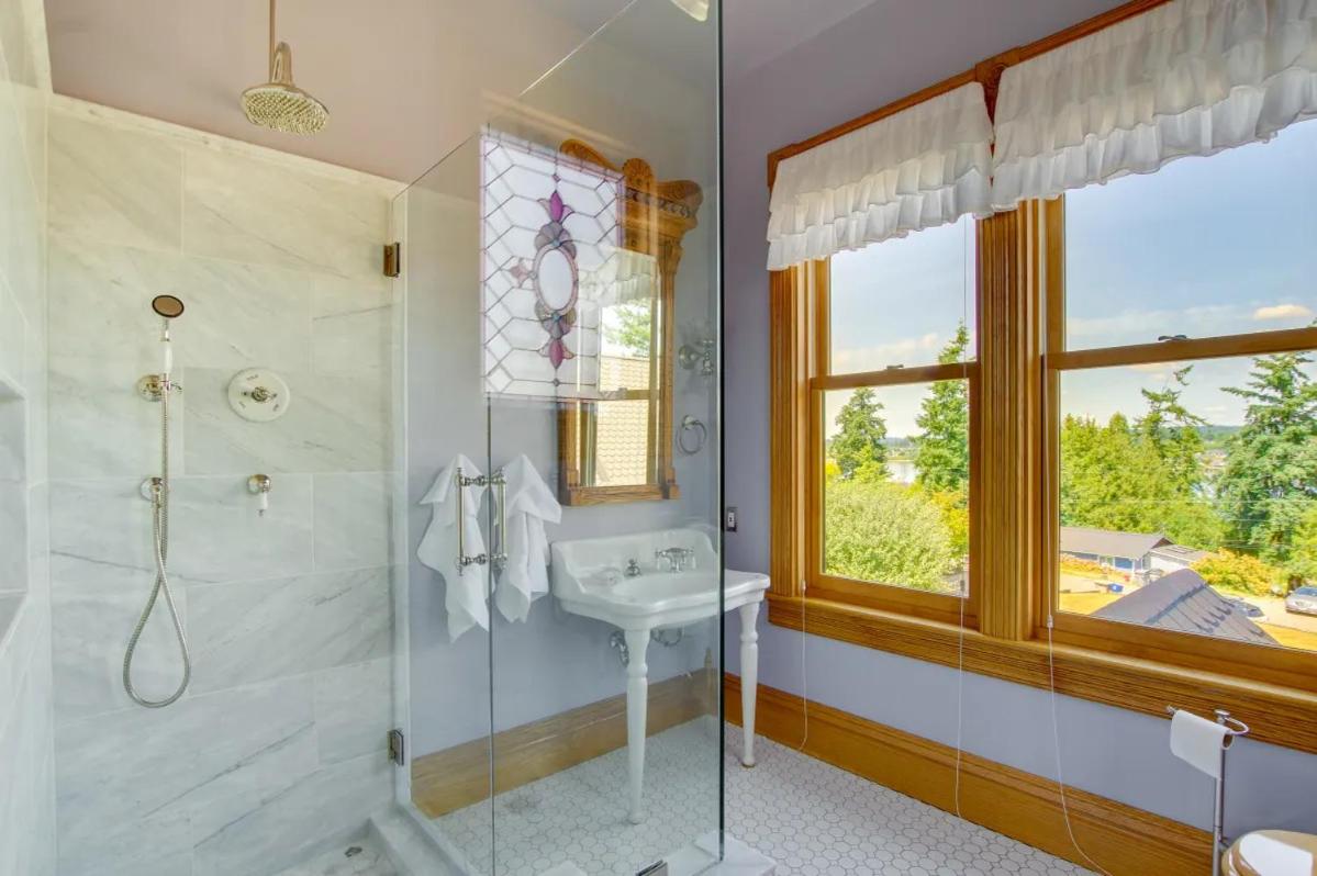 Luxury Bayfront Oasis with Private Beach Access, Near Tulalip Casino and Outlets!, photo 45