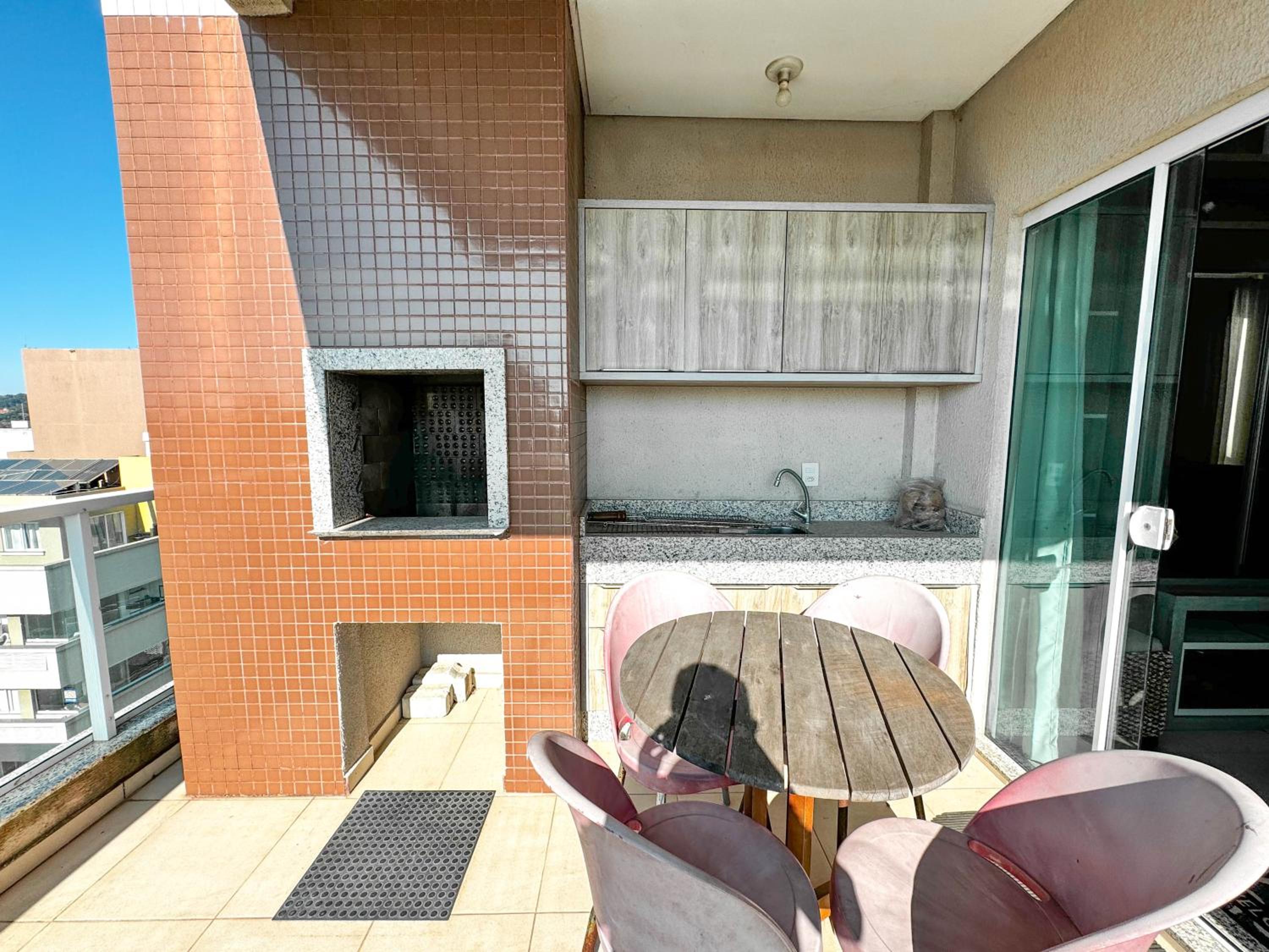 Apartamento Lindo com 03 Suítes LA019E