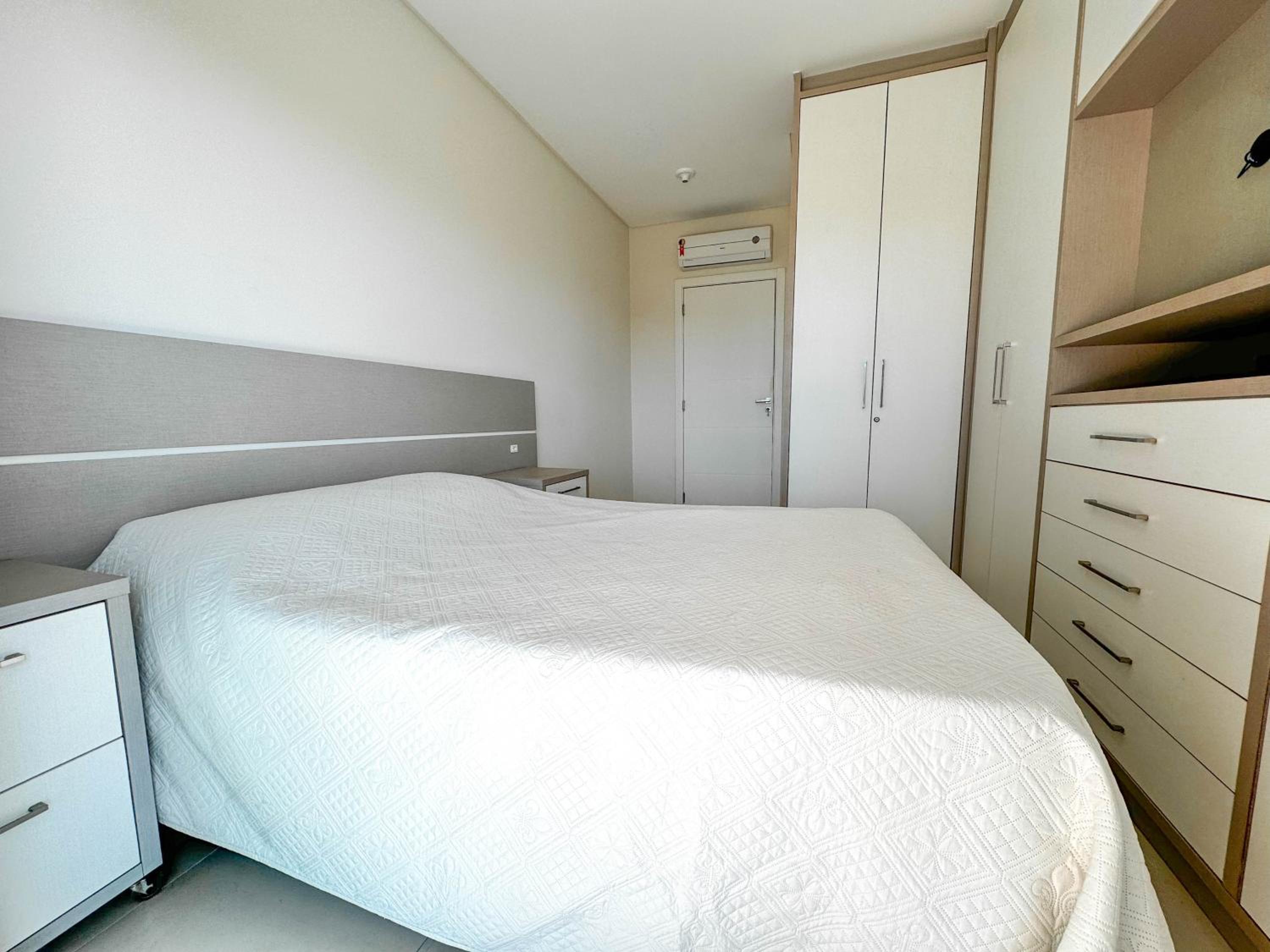 Apartamento Lindo com 03 Suítes LA019E