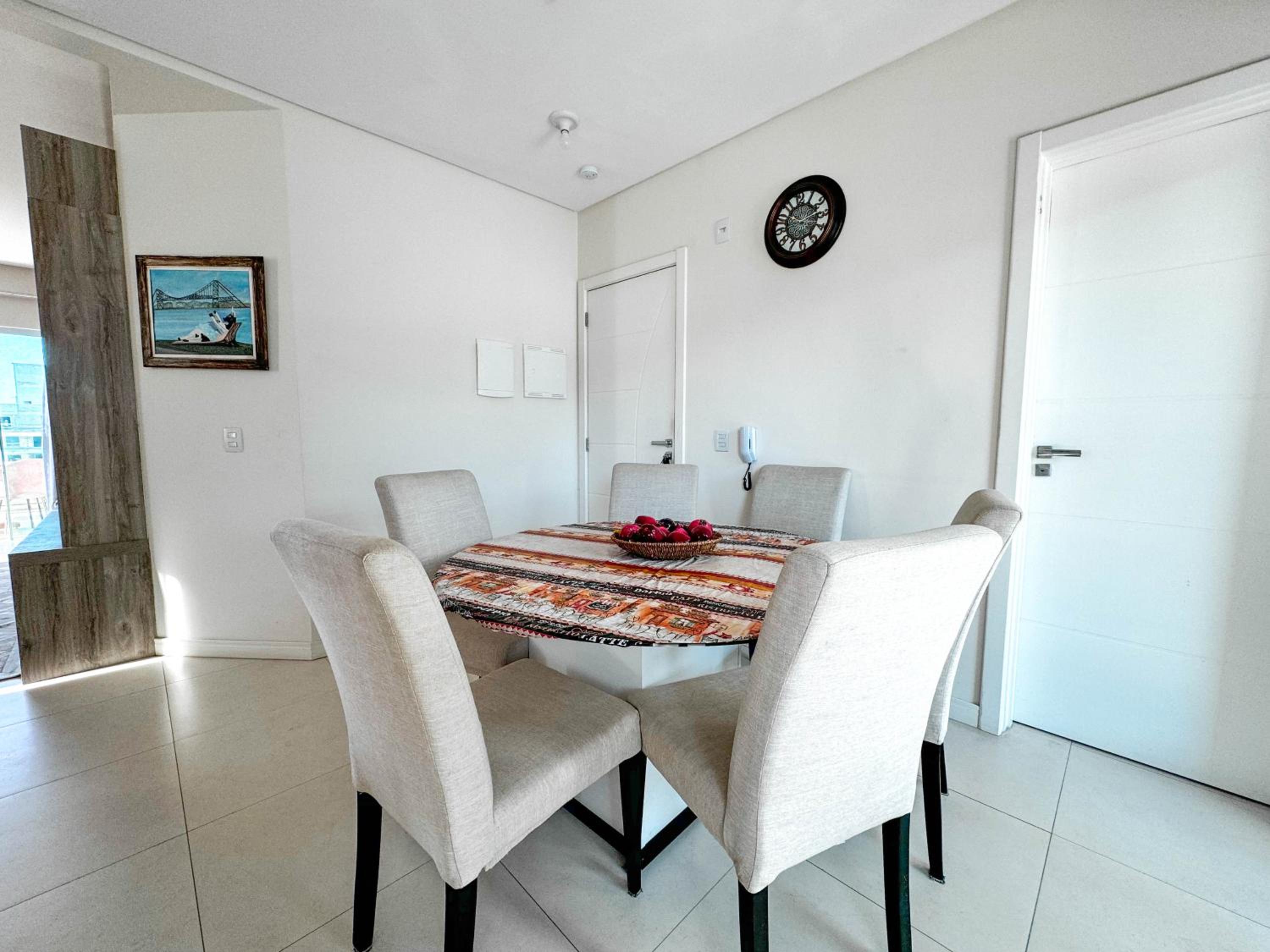Apartamento Lindo com 03 Suítes LA019E