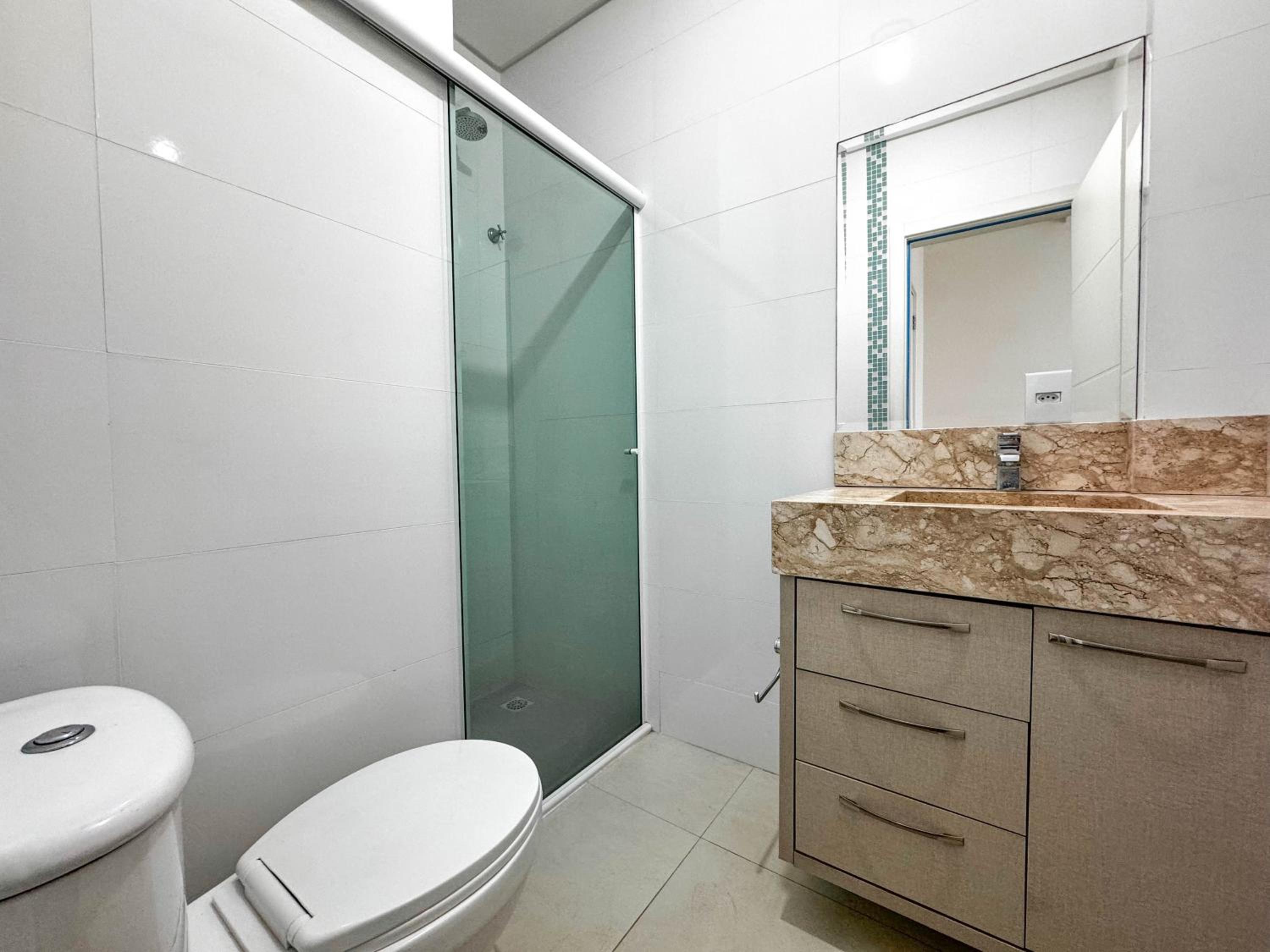 Apartamento Lindo com 03 Suítes LA019E