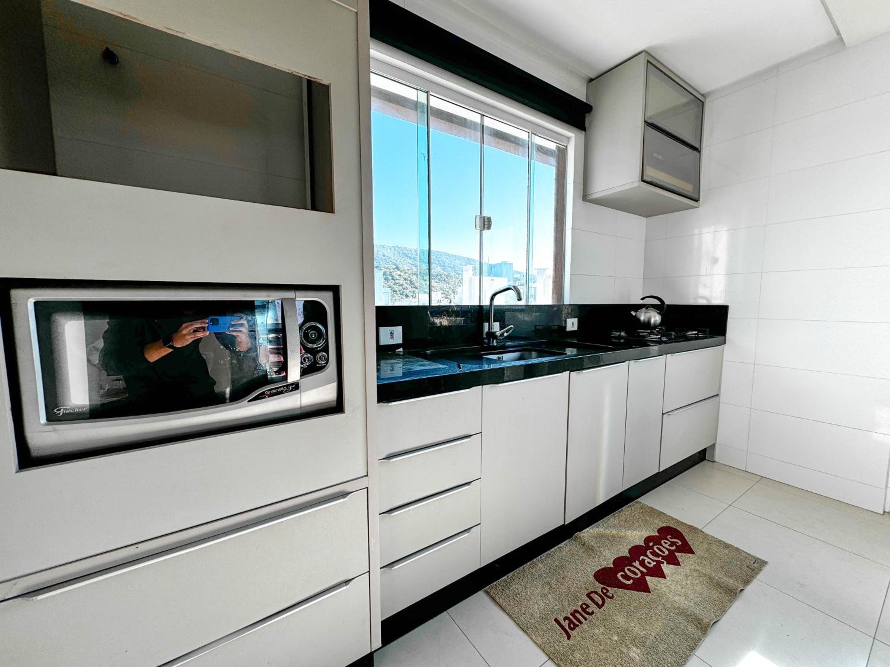 Apartamento Lindo com 03 Suítes LA019E