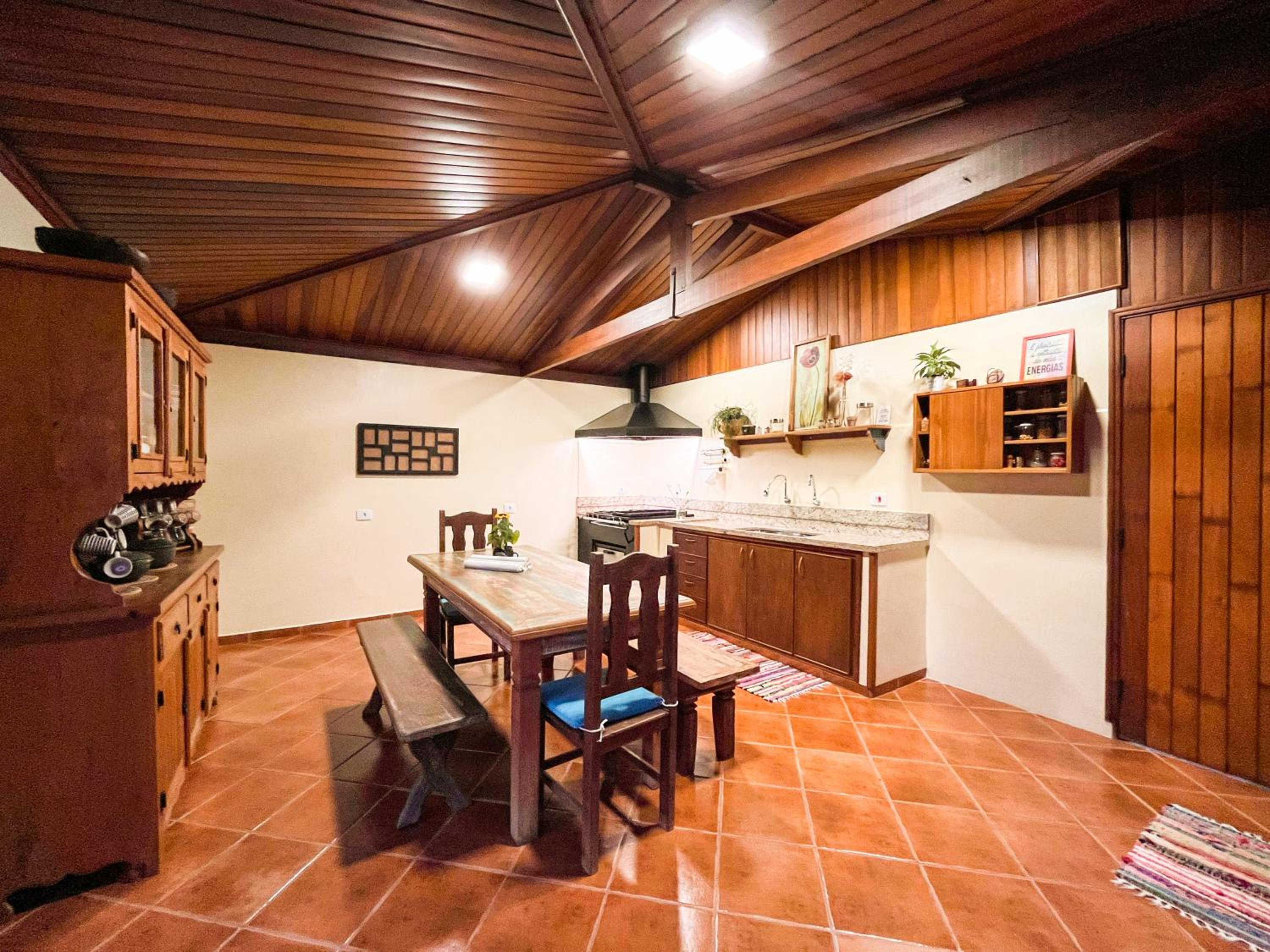Casa de Hospedes Chalé Rustico com Banheira e Piscina Privativa a 1h de SP Espaço Totalmente Privativo