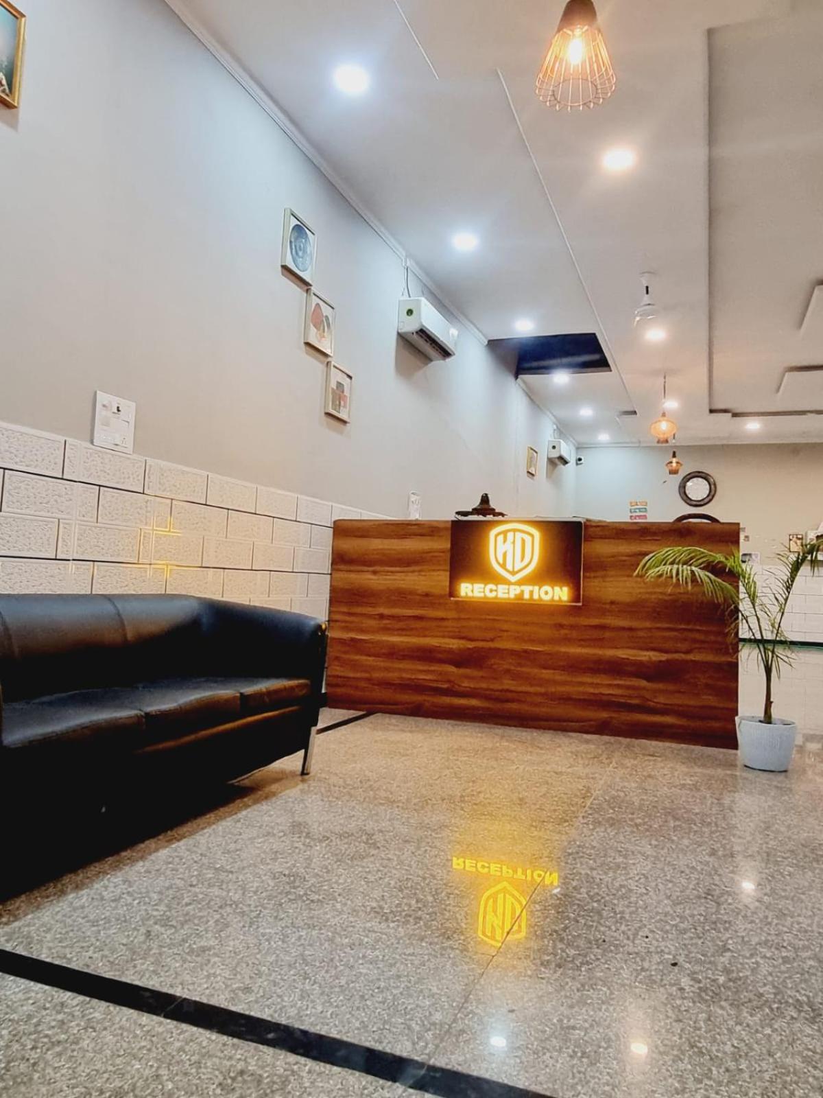 Lobby & Reception