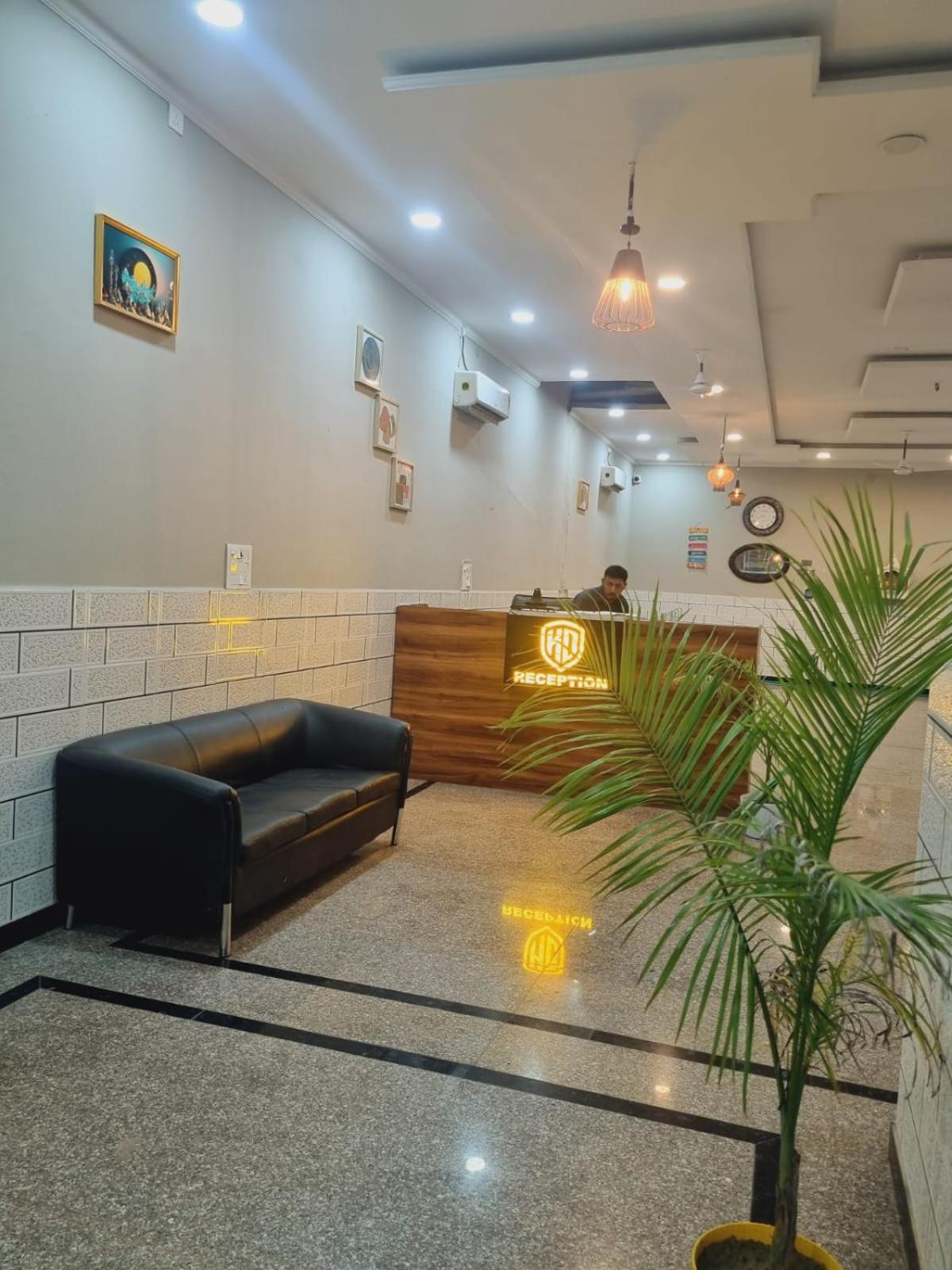 Lobby & Reception