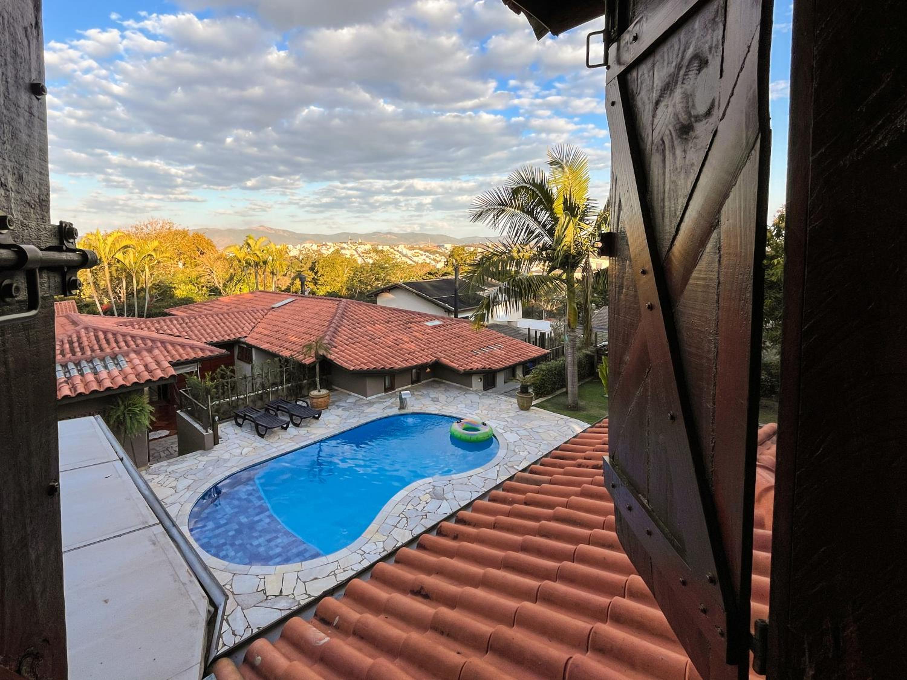 Casa de Hospedes Chalé Rustico com Banheira e Piscina Privativa a 1h de SP Espaço Totalmente Privativo