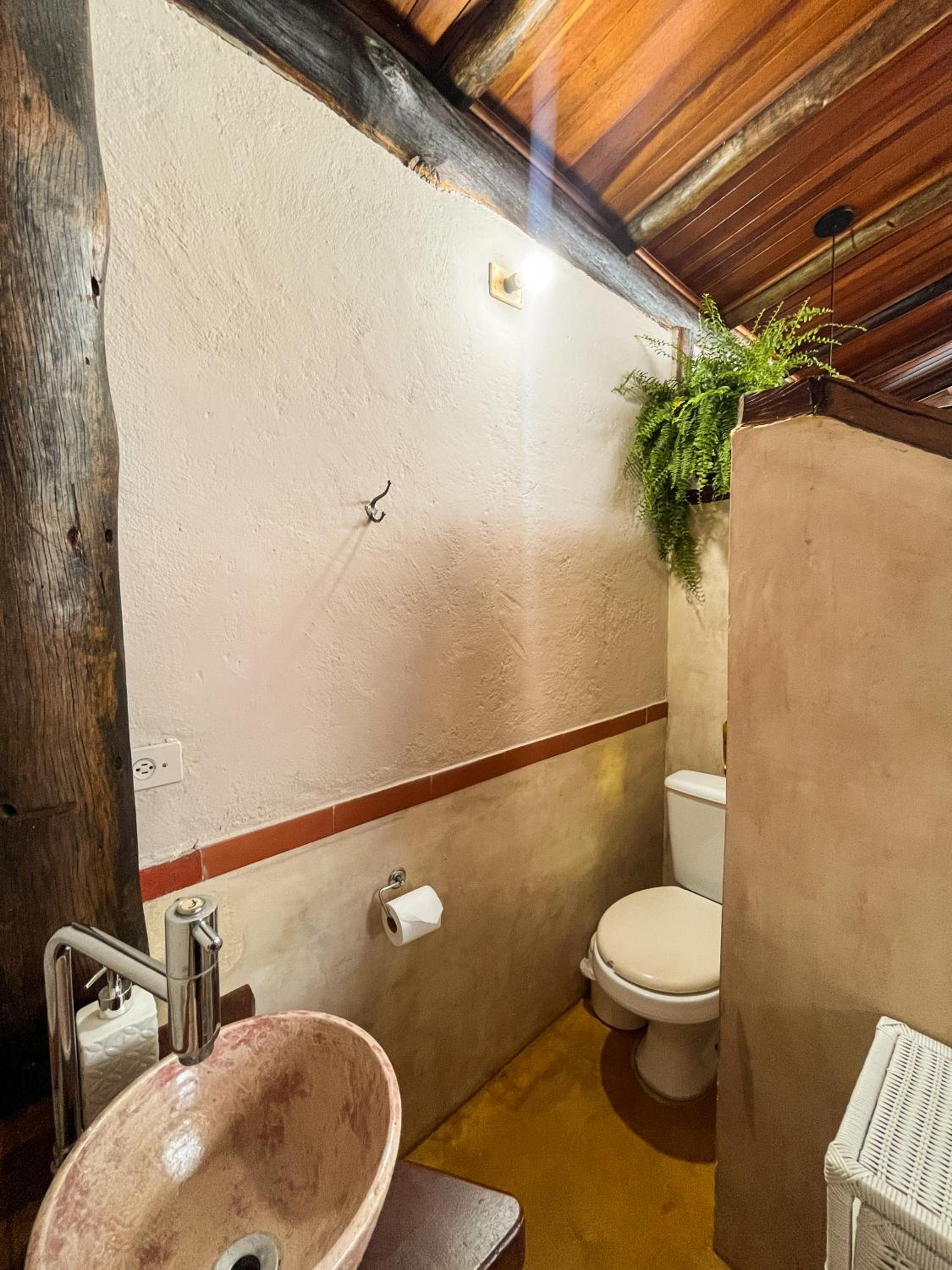 Casa de Hospedes Chalé Rustico com Banheira e Piscina Privativa a 1h de SP Espaço Totalmente Privativo