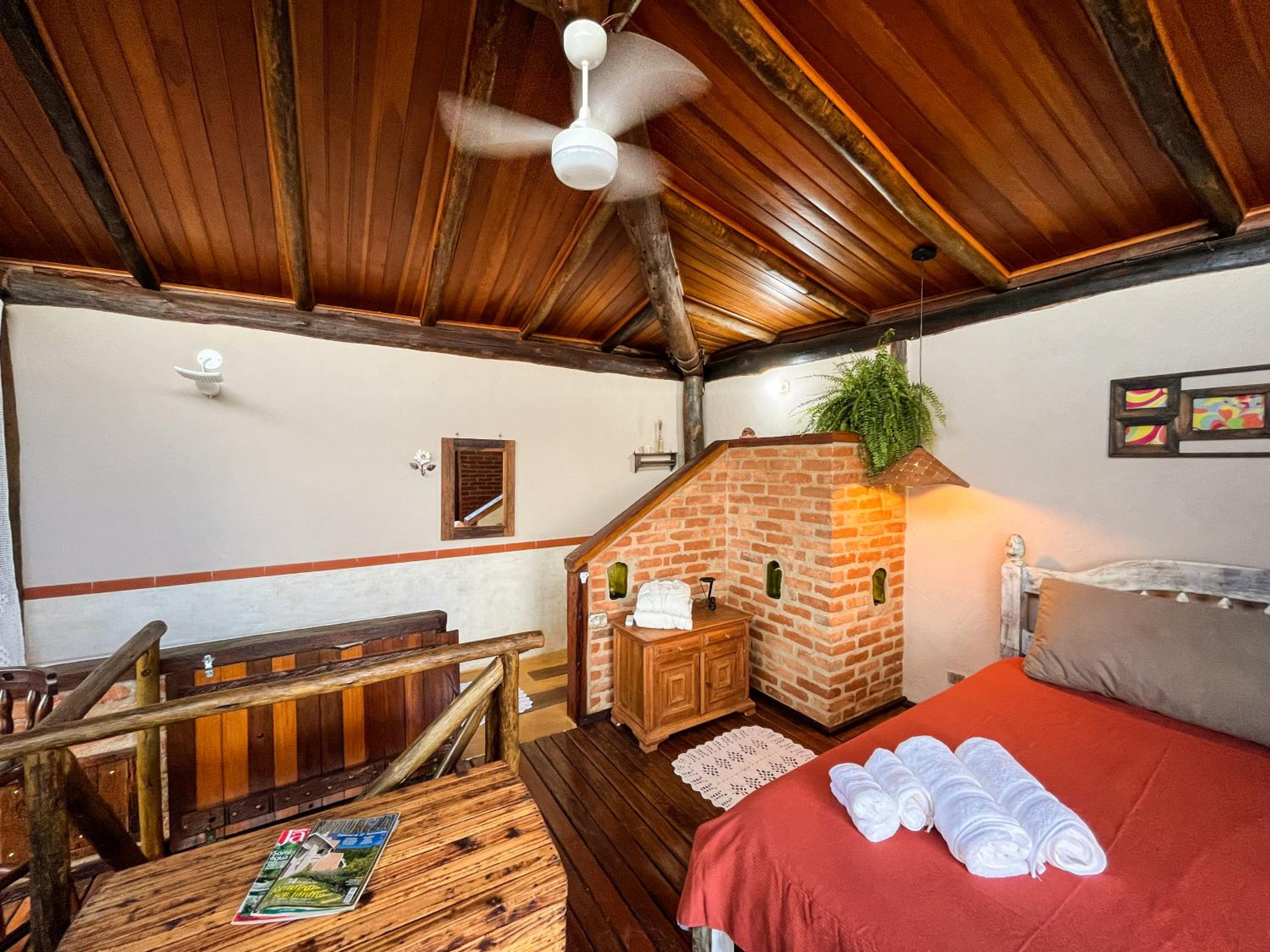 Casa de Hospedes Chalé Rustico com Banheira e Piscina Privativa a 1h de SP Espaço Totalmente Privativo