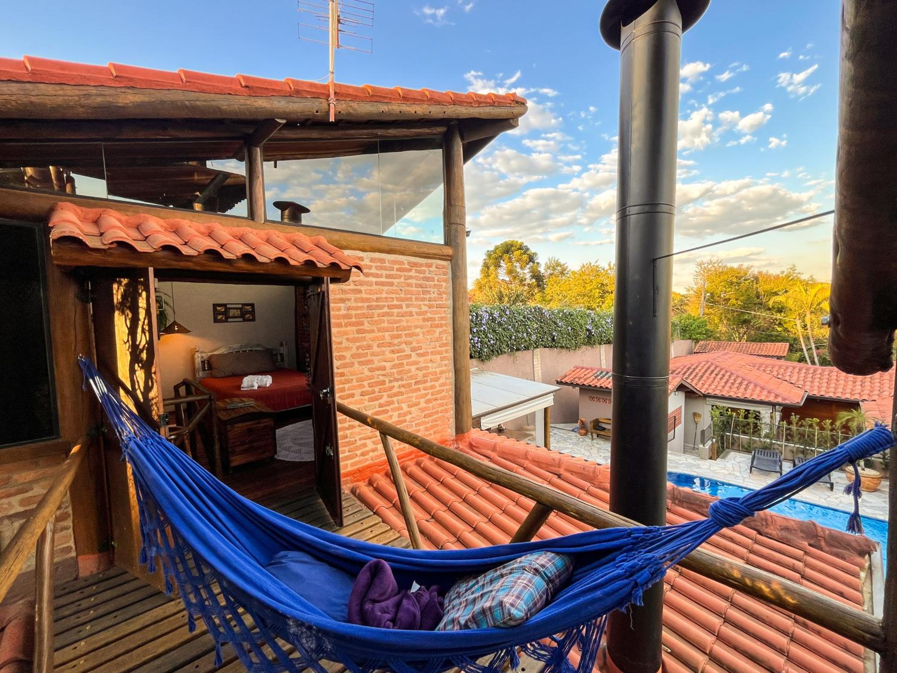 Casa de Hospedes Chalé Rustico com Banheira e Piscina Privativa a 1h de SP Espaço Totalmente Privativo