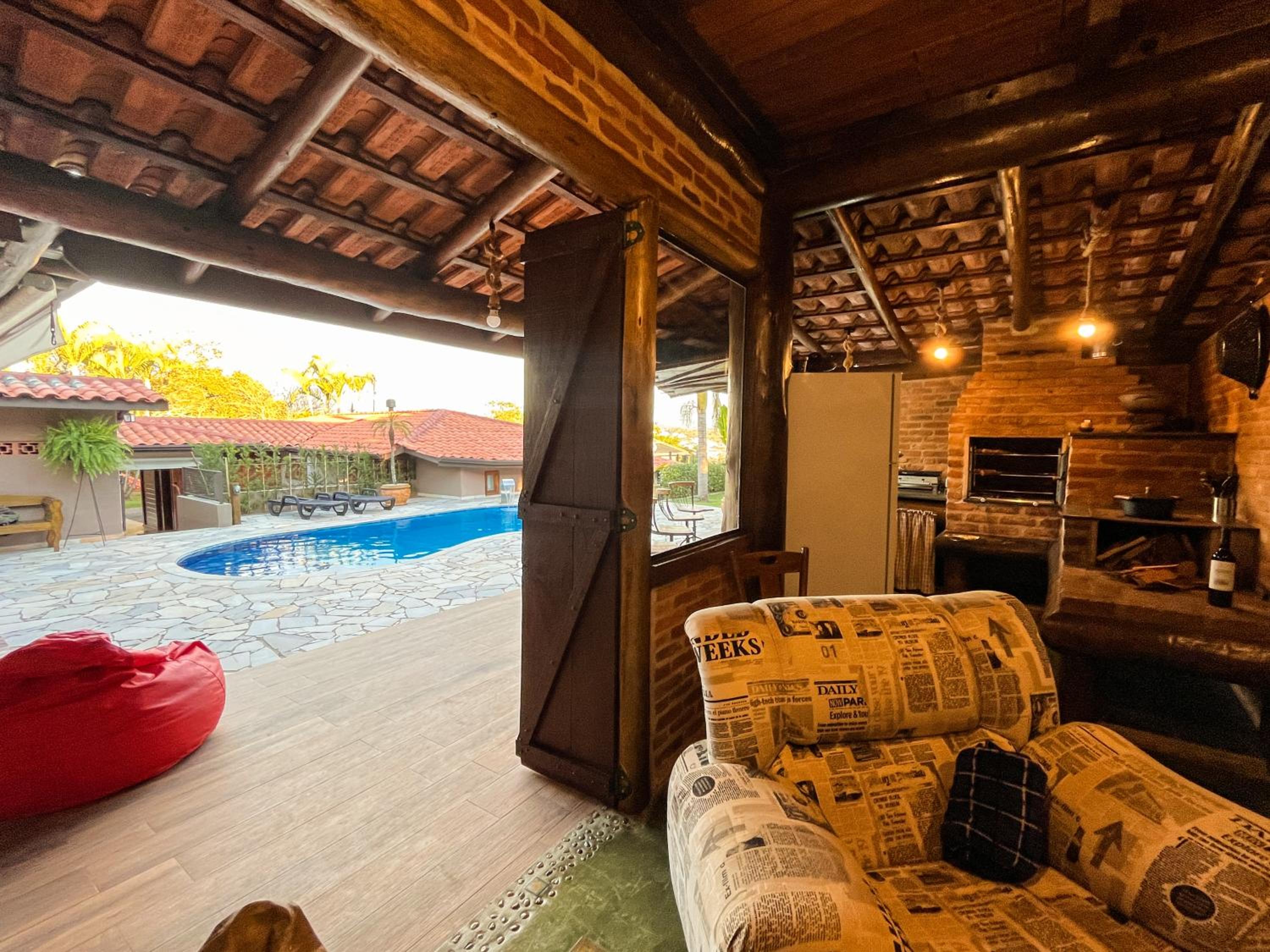 Casa de Hospedes Chalé Rustico com Banheira e Piscina Privativa a 1h de SP Espaço Totalmente Privativo