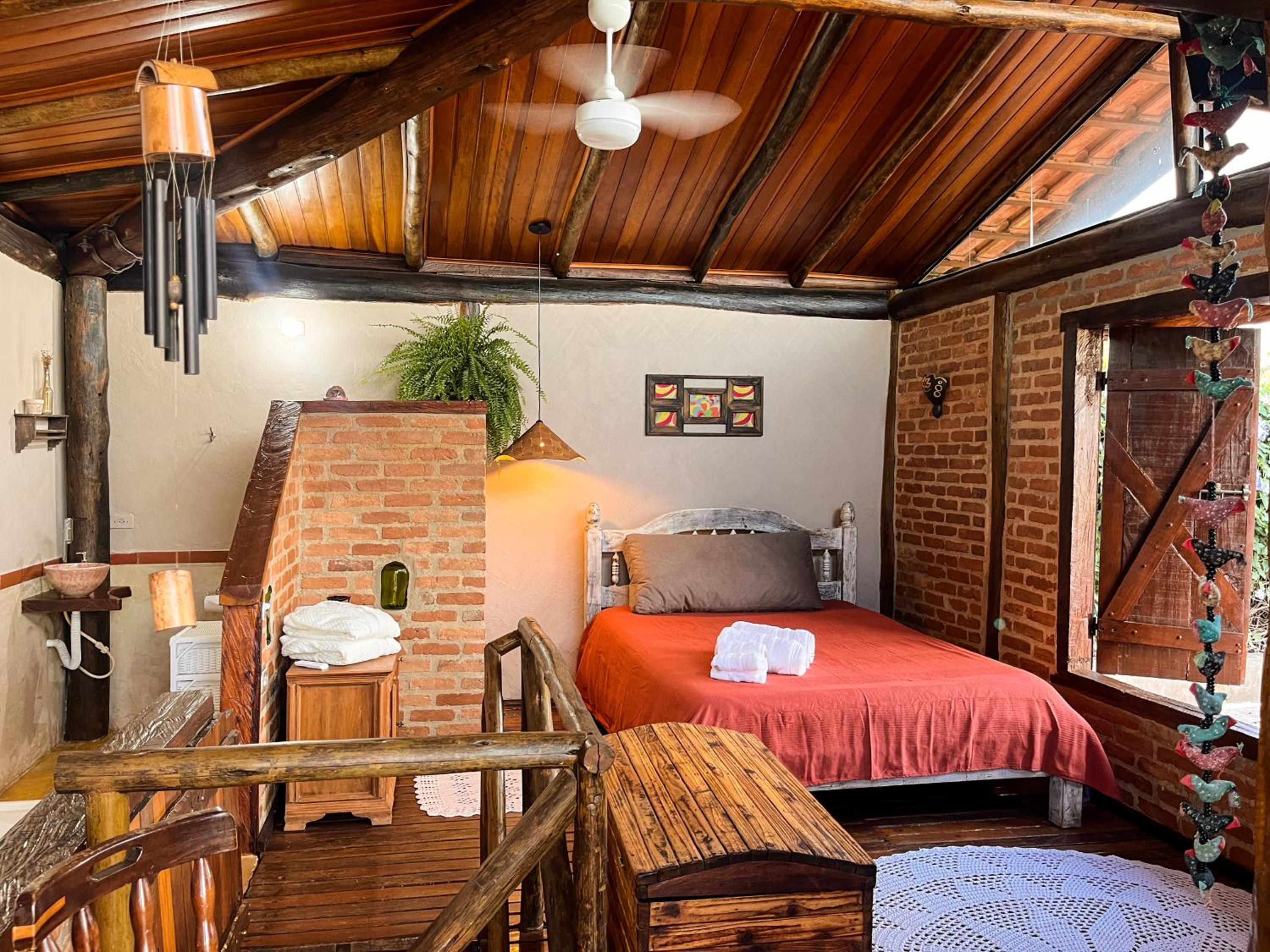 Casa de Hospedes Chalé Rustico com Banheira e Piscina Privativa a 1h de SP Espaço Totalmente Privativo