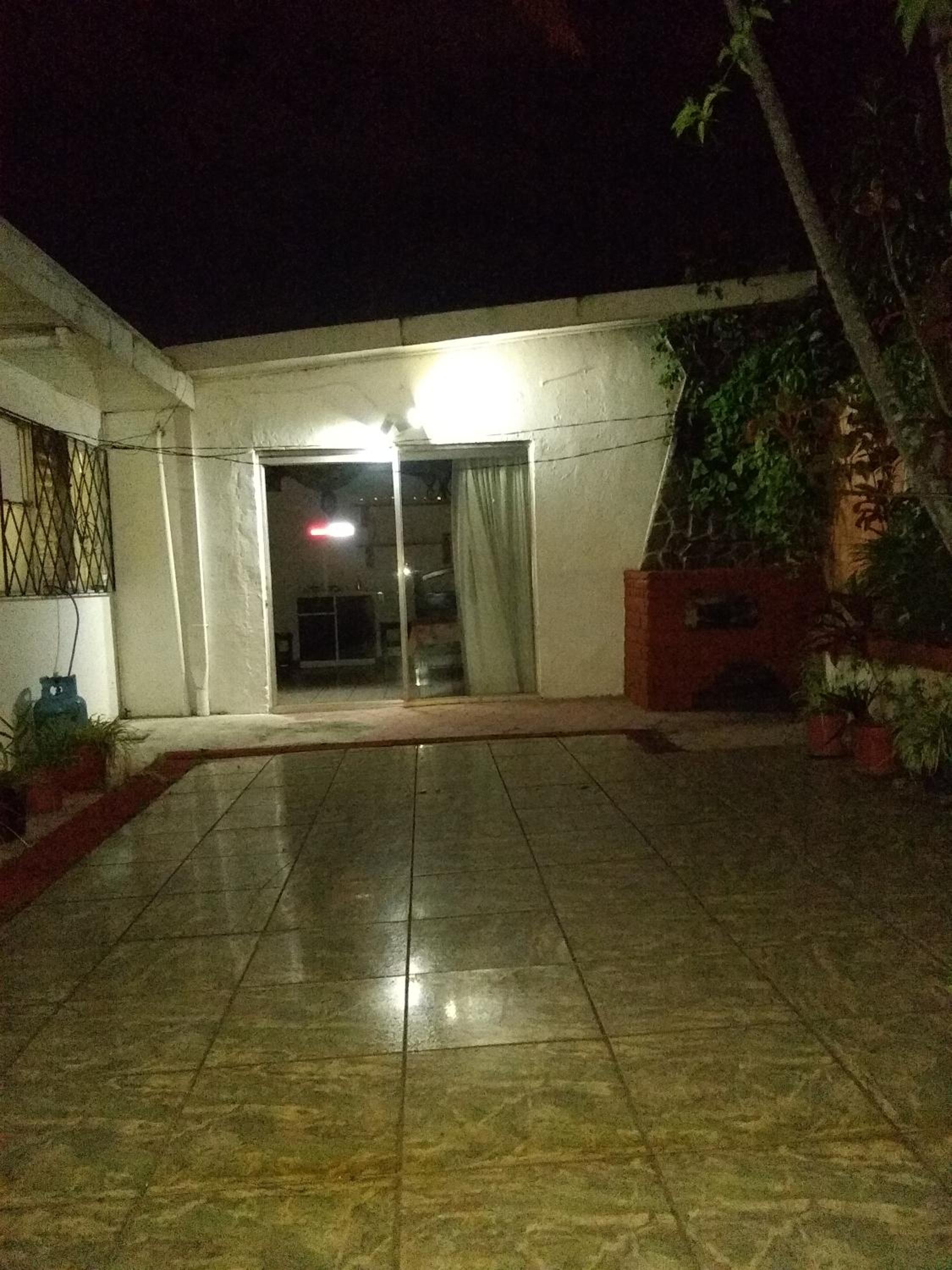 Confortable y privado estudio en zona exclusiva .