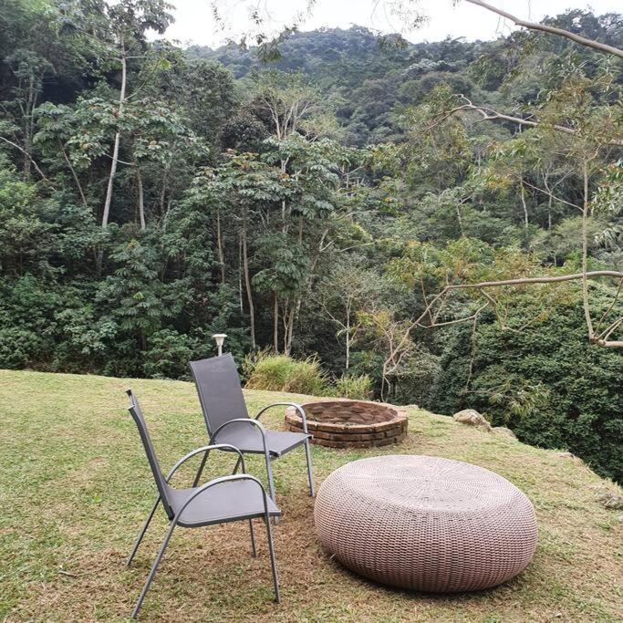 Chalé aconchegante com lareira fogueira e natureza