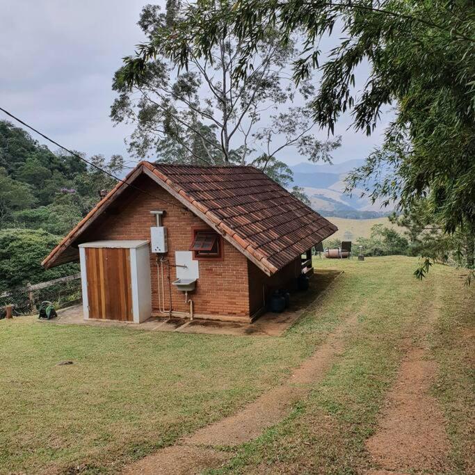 Chalé aconchegante com lareira fogueira e natureza
