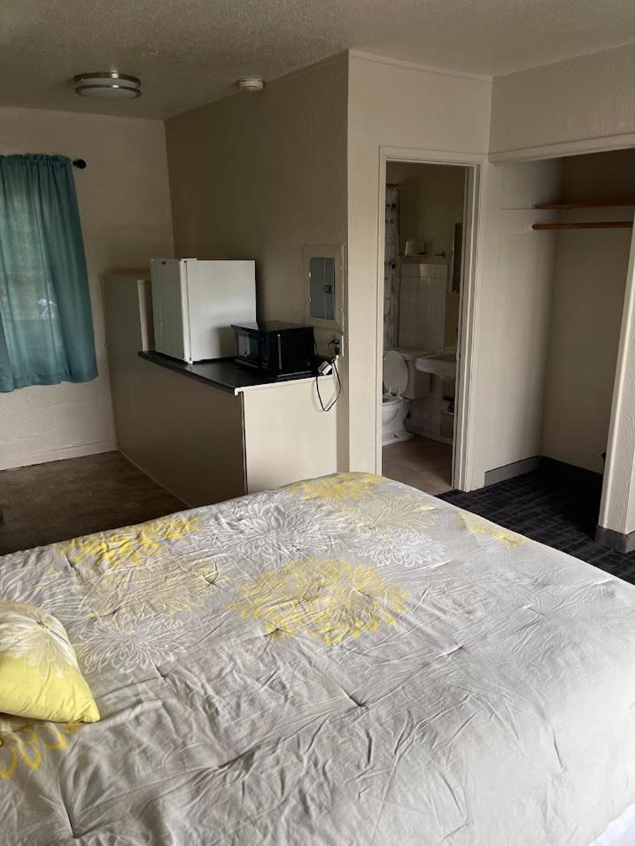 Legend Motel view 3