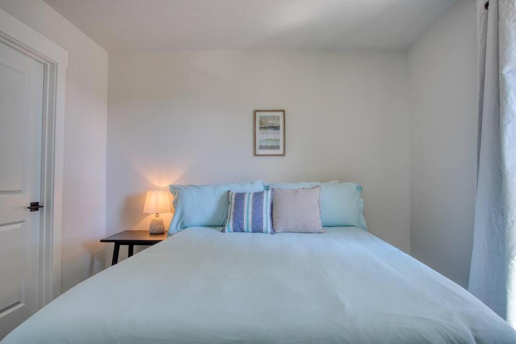 Relax at Indy Retreat - 3 BD, 3BA, Pvt Deck, Near Downtown view 2