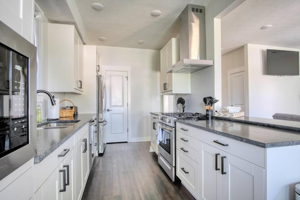 Relax at Indy Retreat - 3 BD, 3BA, Pvt Deck, Near Downtown view 3