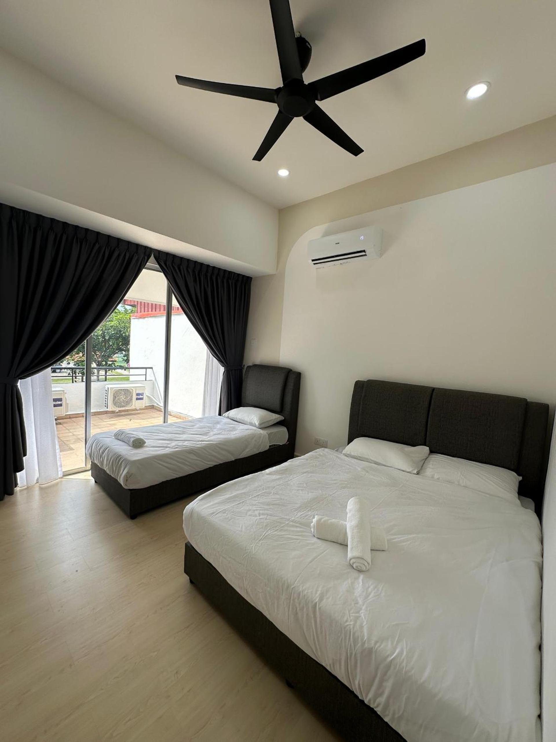 3Story Family Suites 7pax Ikea Batu Kawan 5min view 5