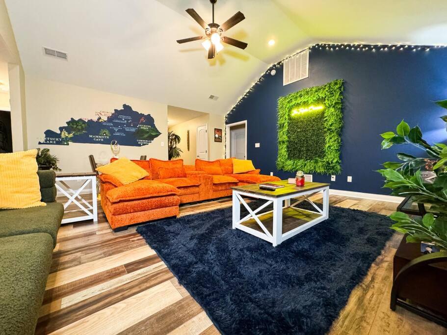 Richmond Vacations - Artsy KY Themed Richmond Gem Sleeps 8 Near All - Property Image 1
