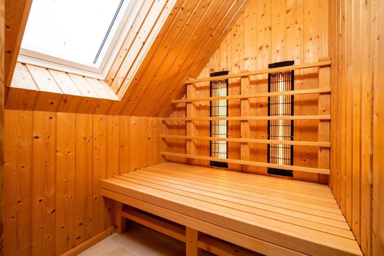 Ferienwohnung-1-im-Landhaus-am-Wildpark-Boek