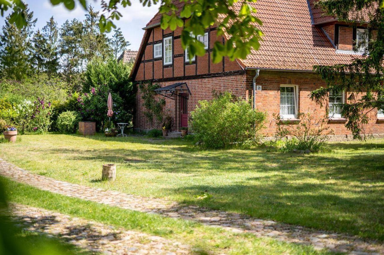Ferienwohnung-1-im-Landhaus-am-Wildpark-Boek