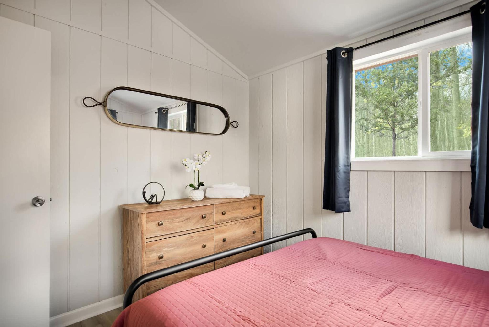 Modern Cabin w Hot Tub, Wifi & Huge Deck! view 5
