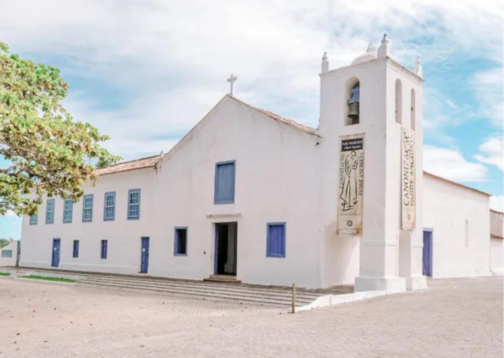 Apt em Castelhanos-1 quadra do Mar,3Qts -2 c/Ar