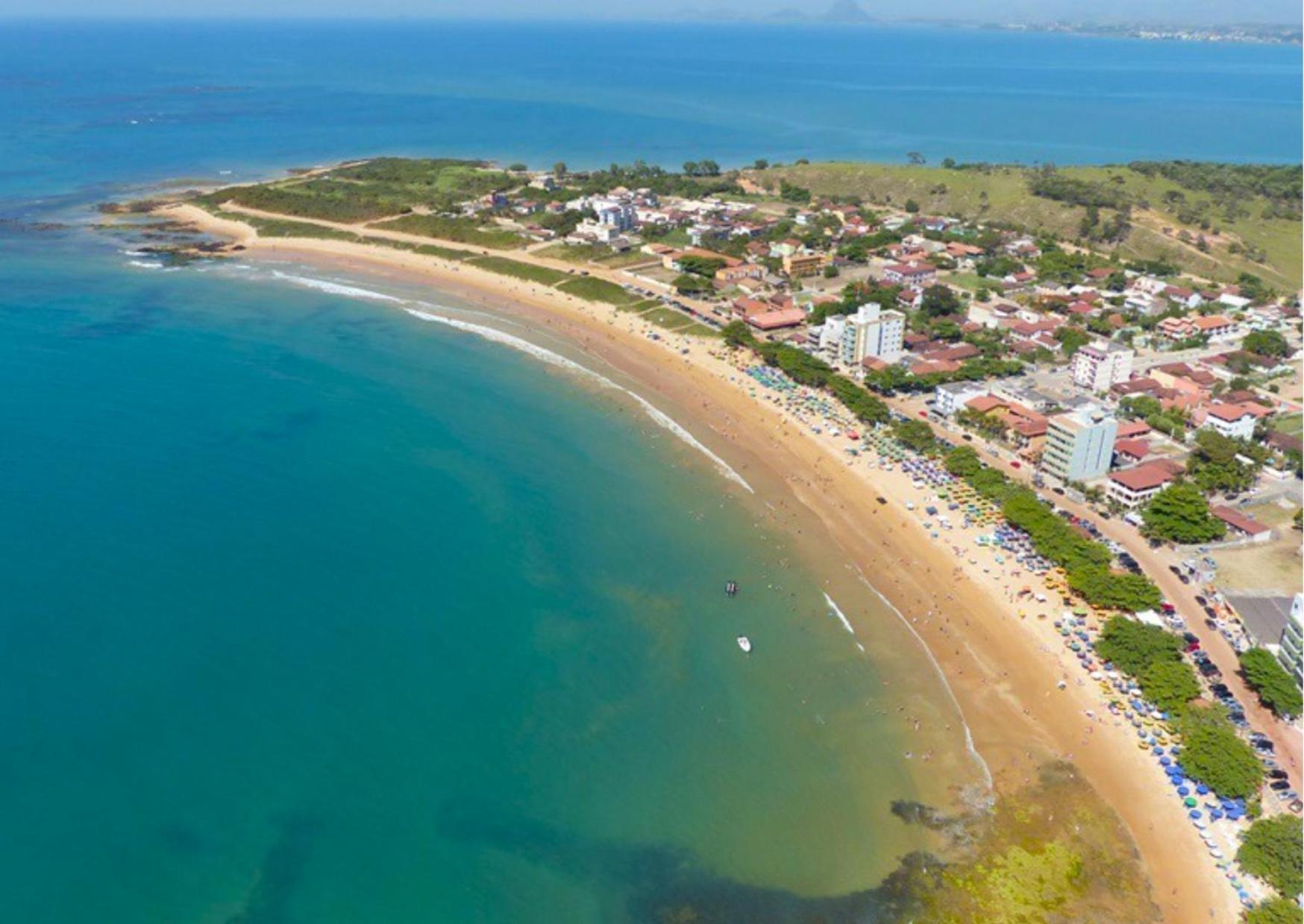 Apt em Castelhanos-1 quadra do Mar,3Qts -2 c/Ar