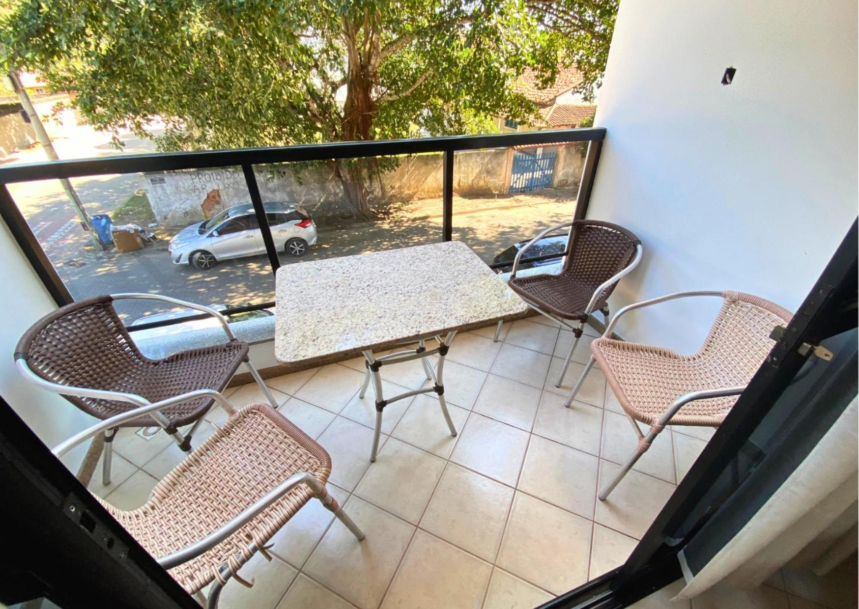 Apt em Castelhanos-1 quadra do Mar,3Qts -2 c/Ar