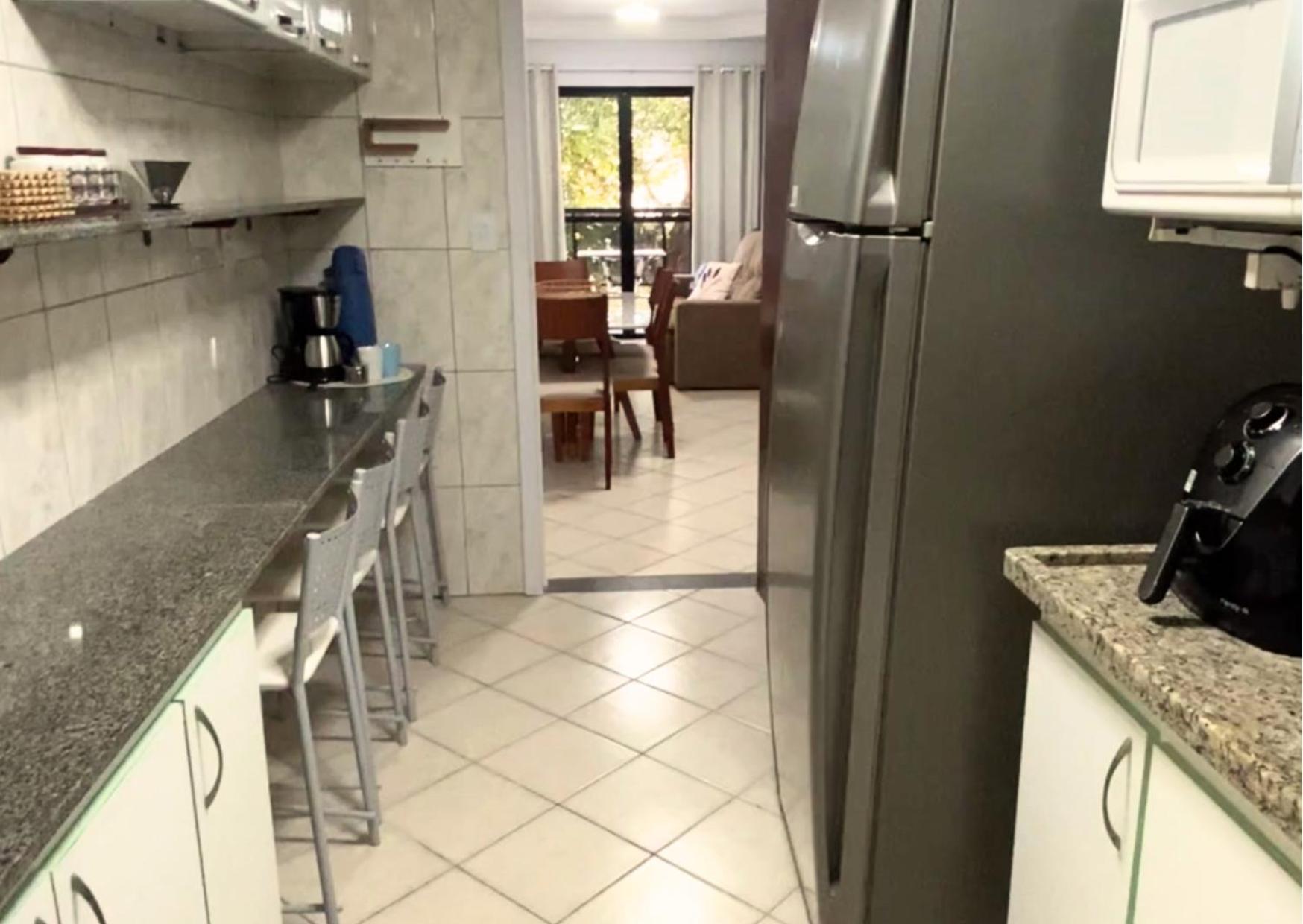 Apt em Castelhanos-1 quadra do Mar,3Qts -2 c/Ar