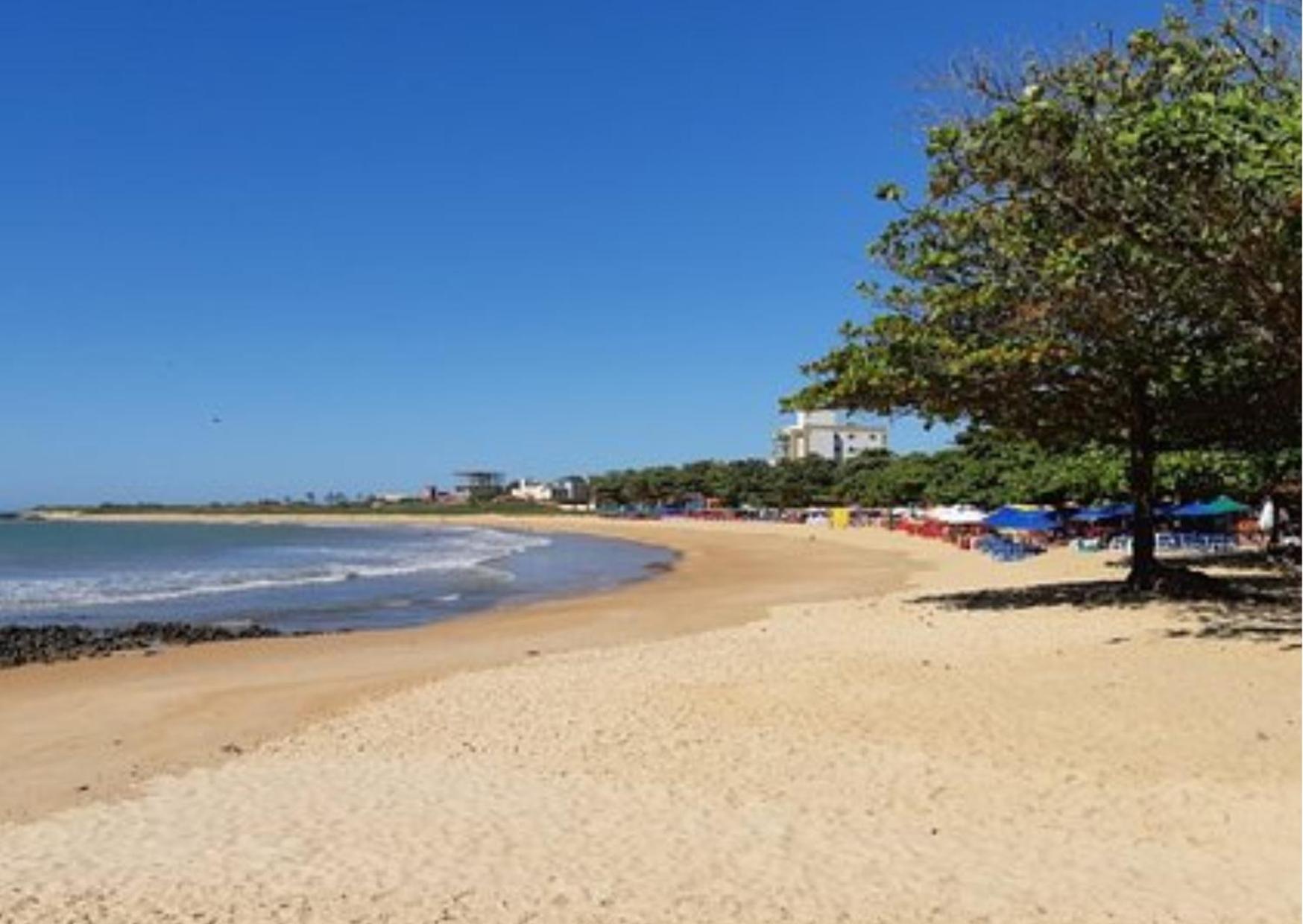 Apt em Castelhanos-1 quadra do Mar,3Qts -2 c/Ar