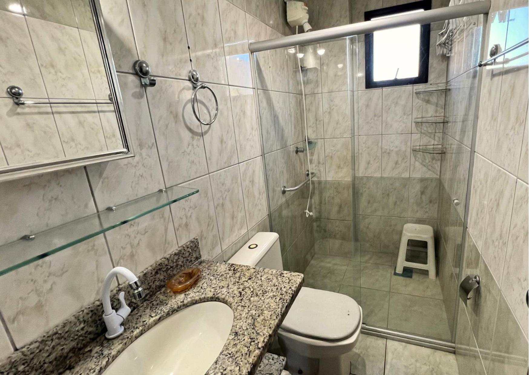 Apt em Castelhanos-1 quadra do Mar,3Qts -2 c/Ar