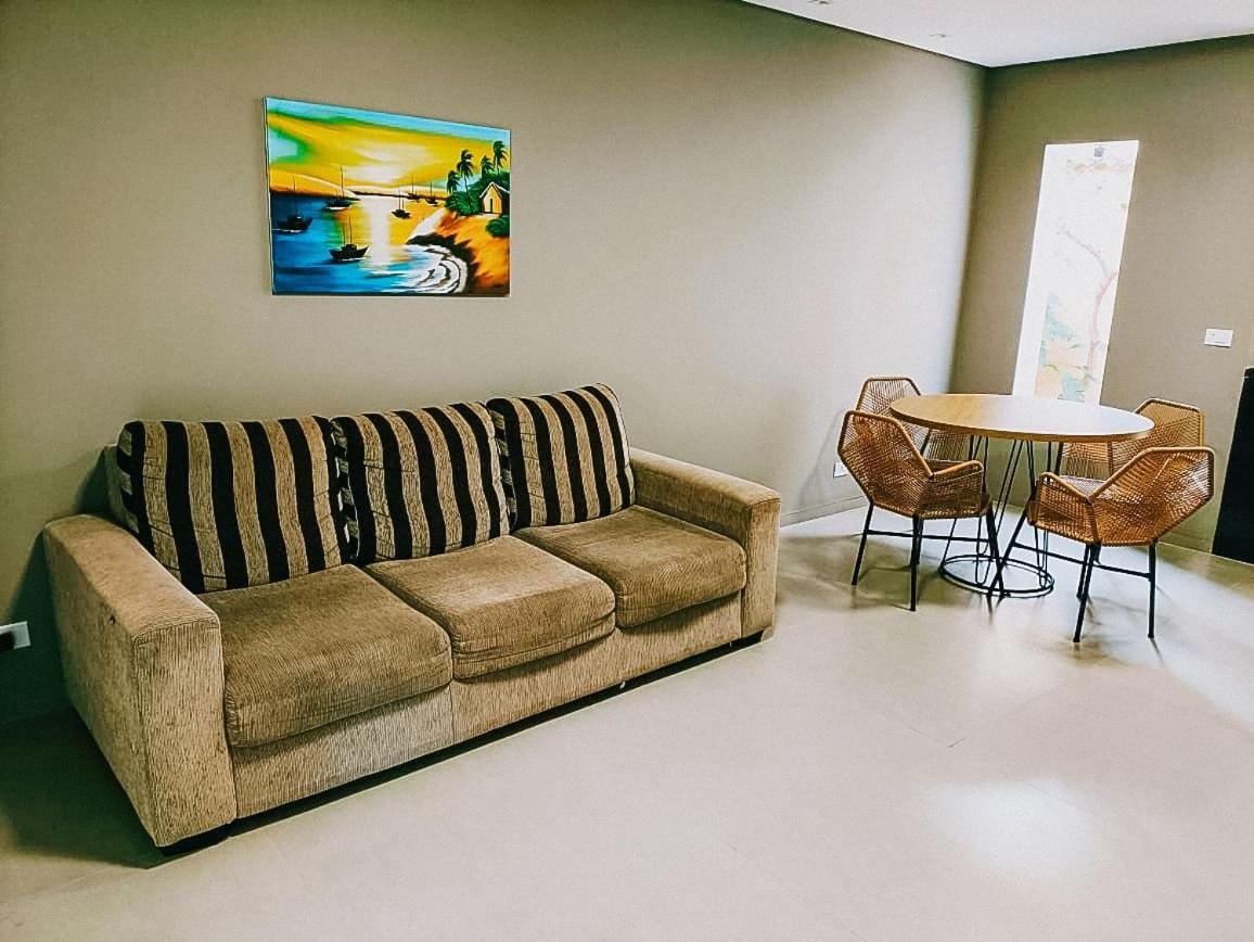 Residencial IL Pevero, condomínio com piscina e área gourmet a uma quadra da Praia de Taperapuã aptos com 2 quartos