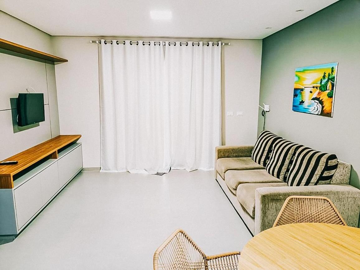 Residencial IL Pevero, condomínio com piscina e área gourmet a uma quadra da Praia de Taperapuã aptos com 2 quartos