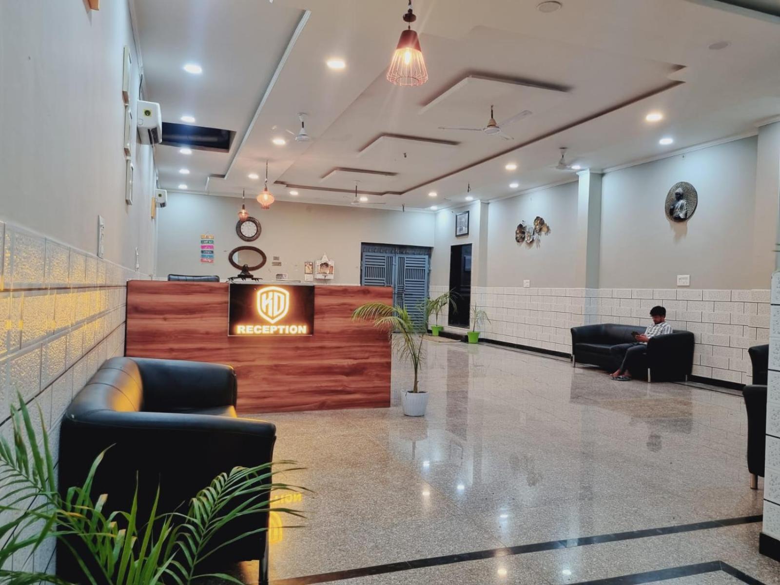 Lobby & Reception